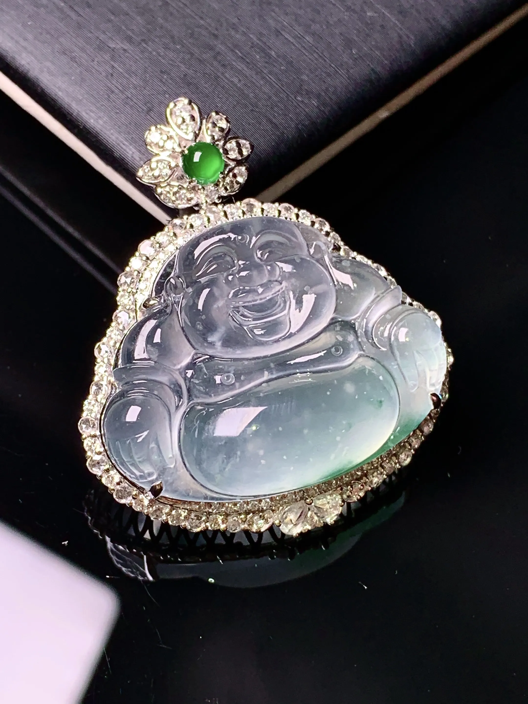 18k金钻镶嵌冰种佛公吊坠 玉质细腻 色泽清新艳丽 整体尺寸34.6*29.5*10.8