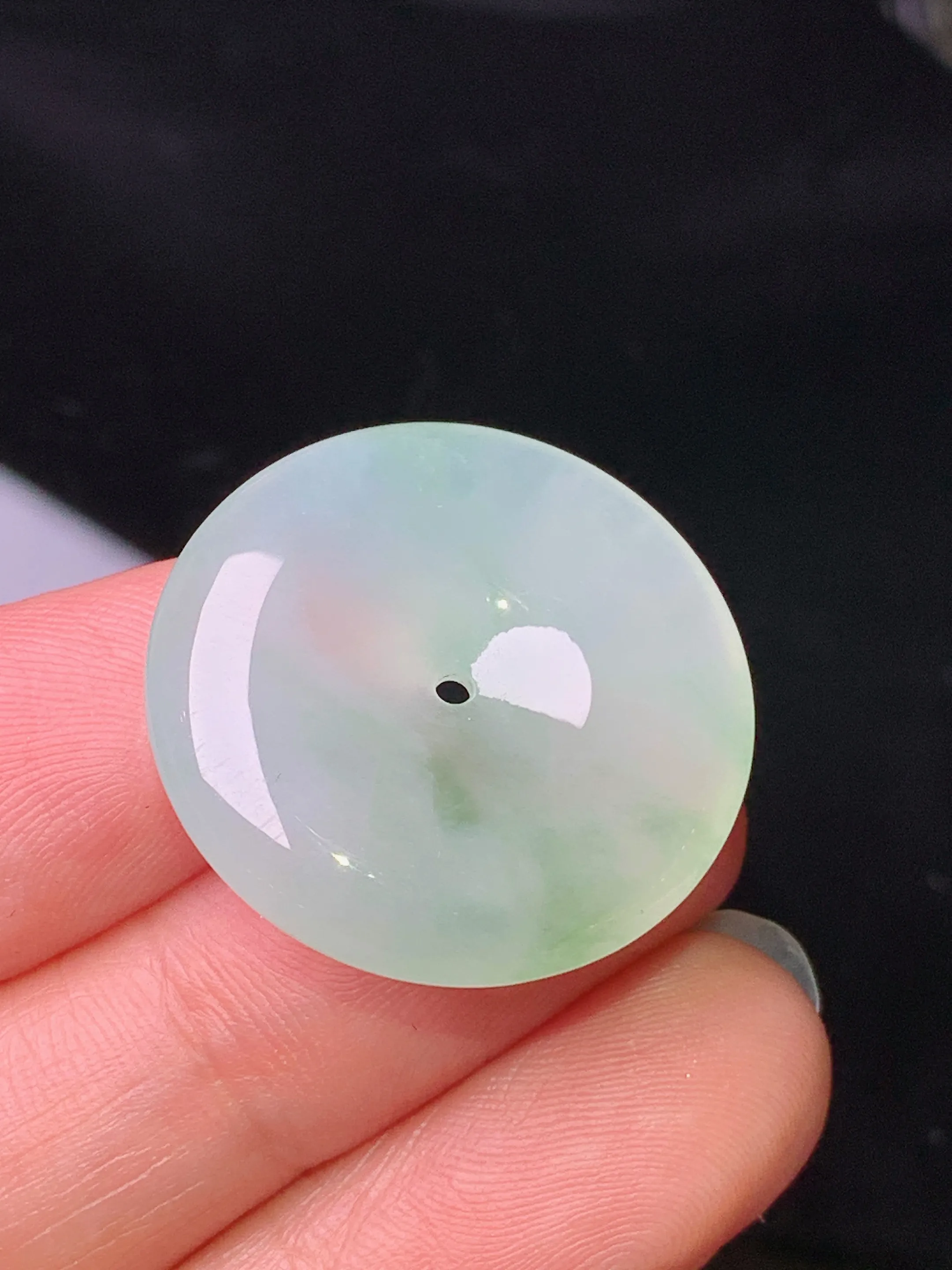 飘绿平安扣吊坠 玉质细腻 色泽清新艳丽 整体尺寸24.5*5.5