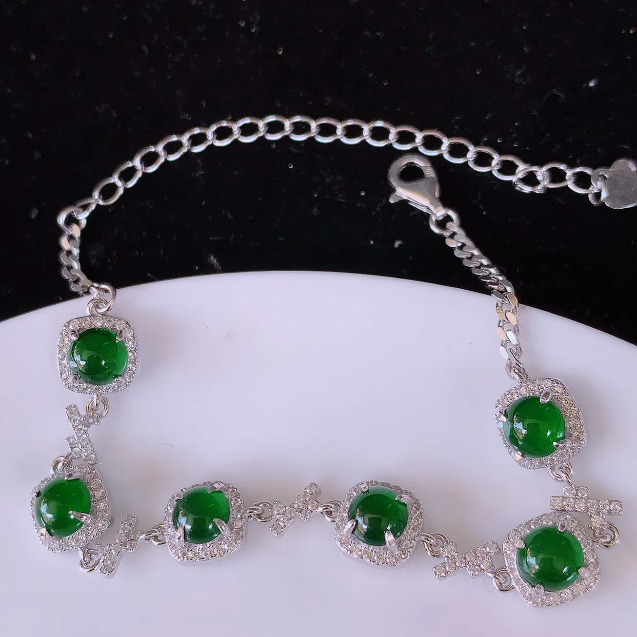 冰透满绿翡翠925银镶嵌手链，自然光实拍，翠色灵动，颜色漂亮，种老水足，品相佳，佩戴佳品！#97.1