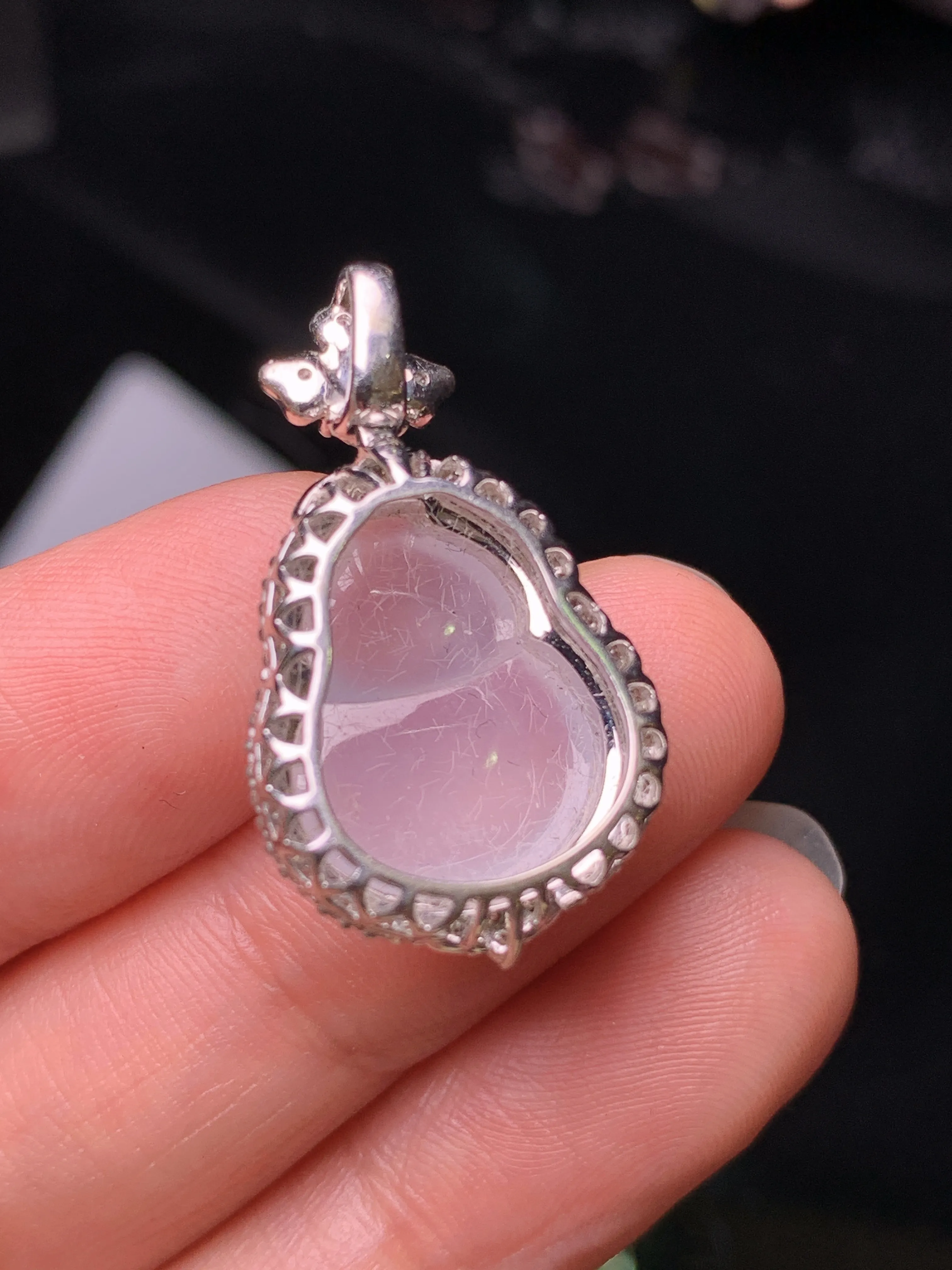 18k金钻镶嵌冰种葫芦吊坠 玉质细腻 色泽清新艳丽 整体尺寸27.5*16*8.6