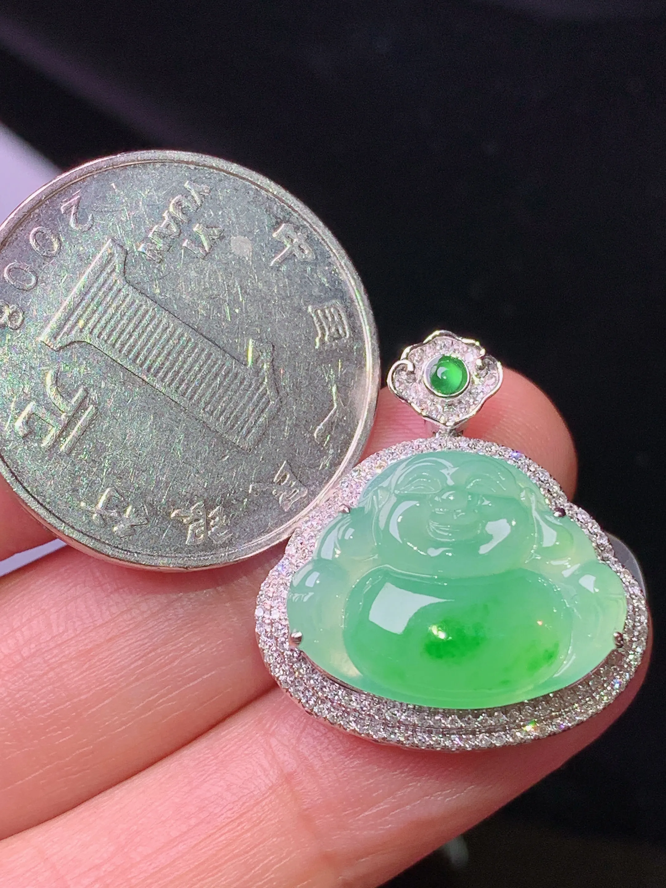 18k金钻镶嵌翠绿佛公吊坠 玉质细腻 色泽清新艳丽 整体尺寸24.3*22.3*9