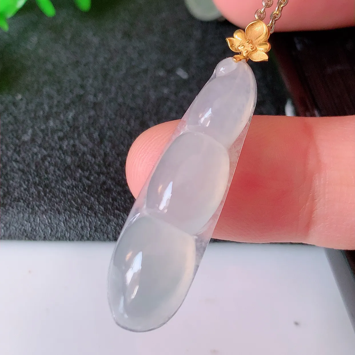 18K金镶嵌冰种翡翠四季豆吊坠，平安豆福豆玉坠，冰润通透，豆粒饱满，寓意：豆蔻年华！#41.18整体36.5裸石30.8*9*7