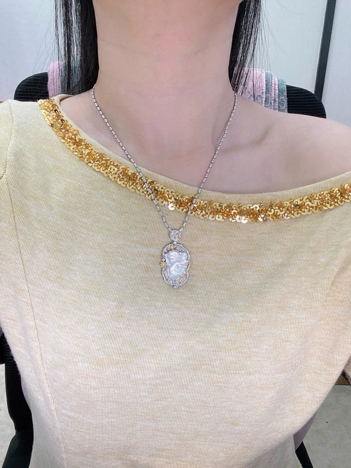 【冰种蝴蝶仙子】小可爱，高冰底子，精品，设计款镶嵌，18k金钻镶嵌，裸石尺寸21.4*15.6*3毫米