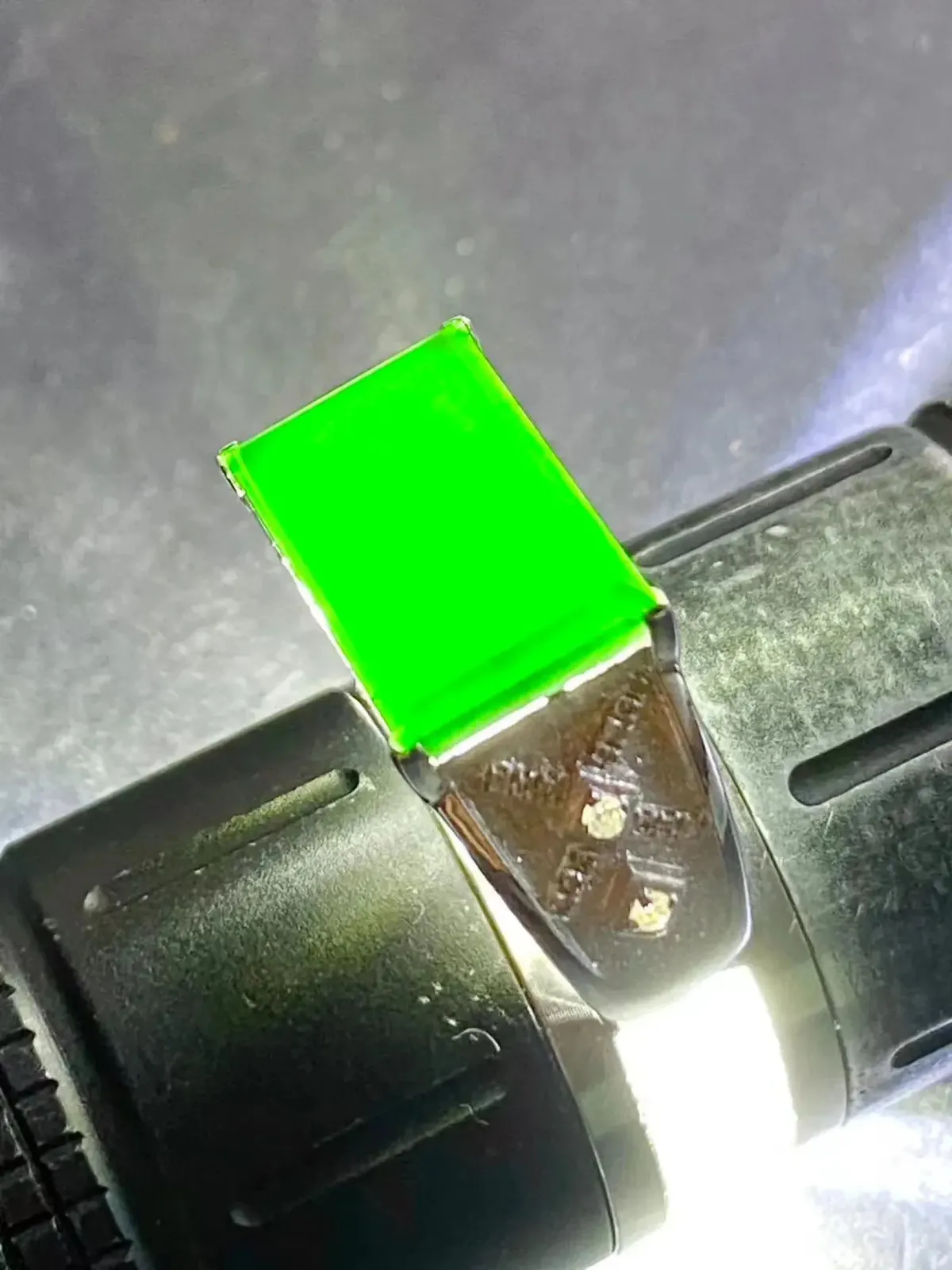 墨翠：【方形戒指】18K金+南非钻镶嵌，细腻干净，黑度极黑，性价比高·做工精致，打灯透绿 裸石尺寸：