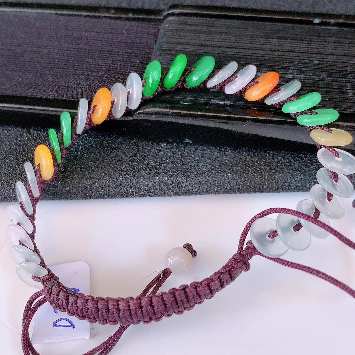 自然光实拍，冰润多彩翡翠平安扣手串手链，种老水足，冰清玉润   颜色漂亮  #46.16取一尺寸6.6