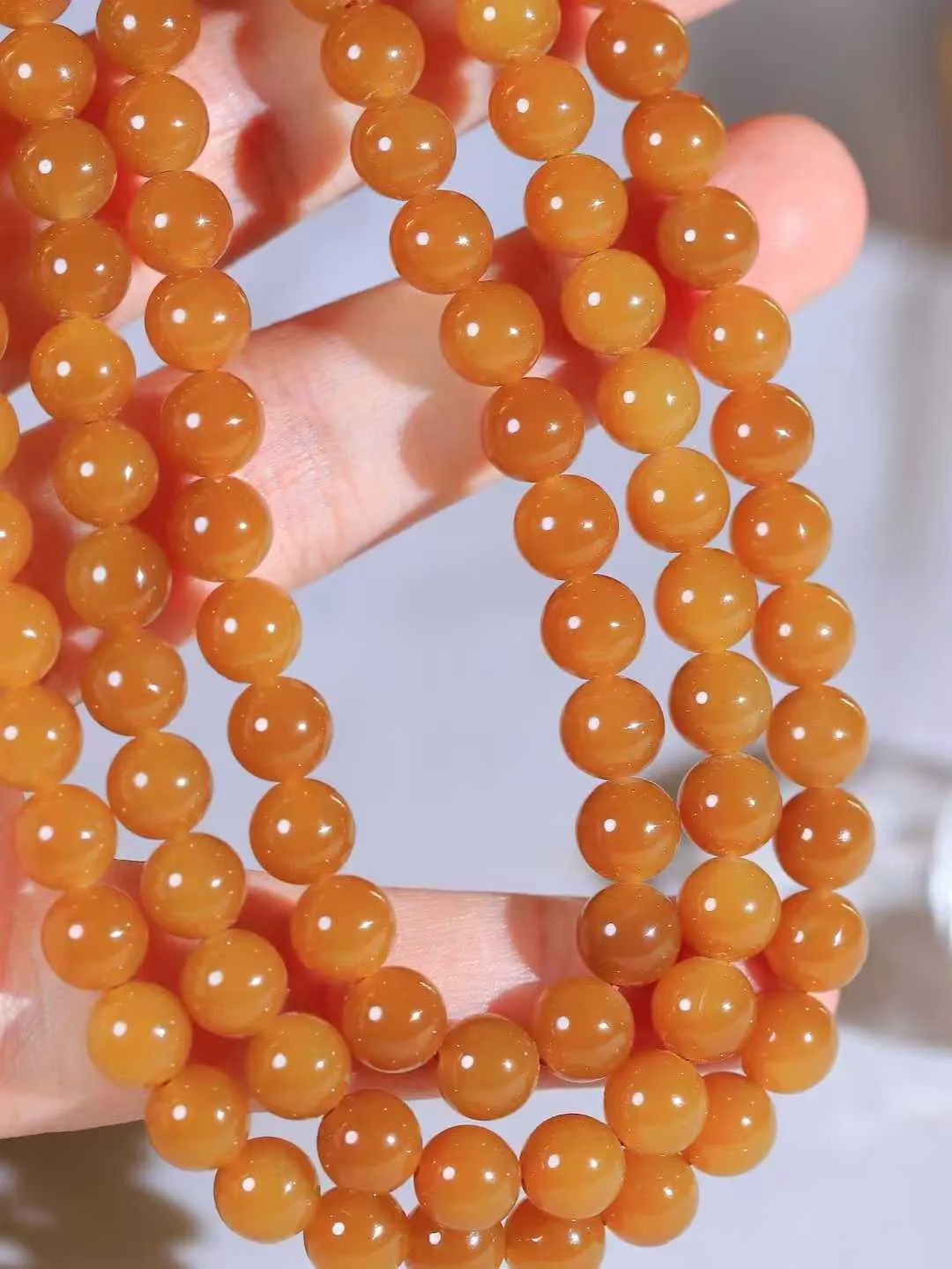 【珠圆玉润.项链】

收藏级臻品️和田玉糖玉珠圆玉润项链 玉质温润细腻  整串打磨圆润，佩戴舒适。珠珠落玉盘，间关莺语花底滑，一生美好时光，无论身在何处，都有它相伴相守。事事顺遂，幸福美满，吉祥如意。重85.2克 尺寸取一7.9mm  791251978A