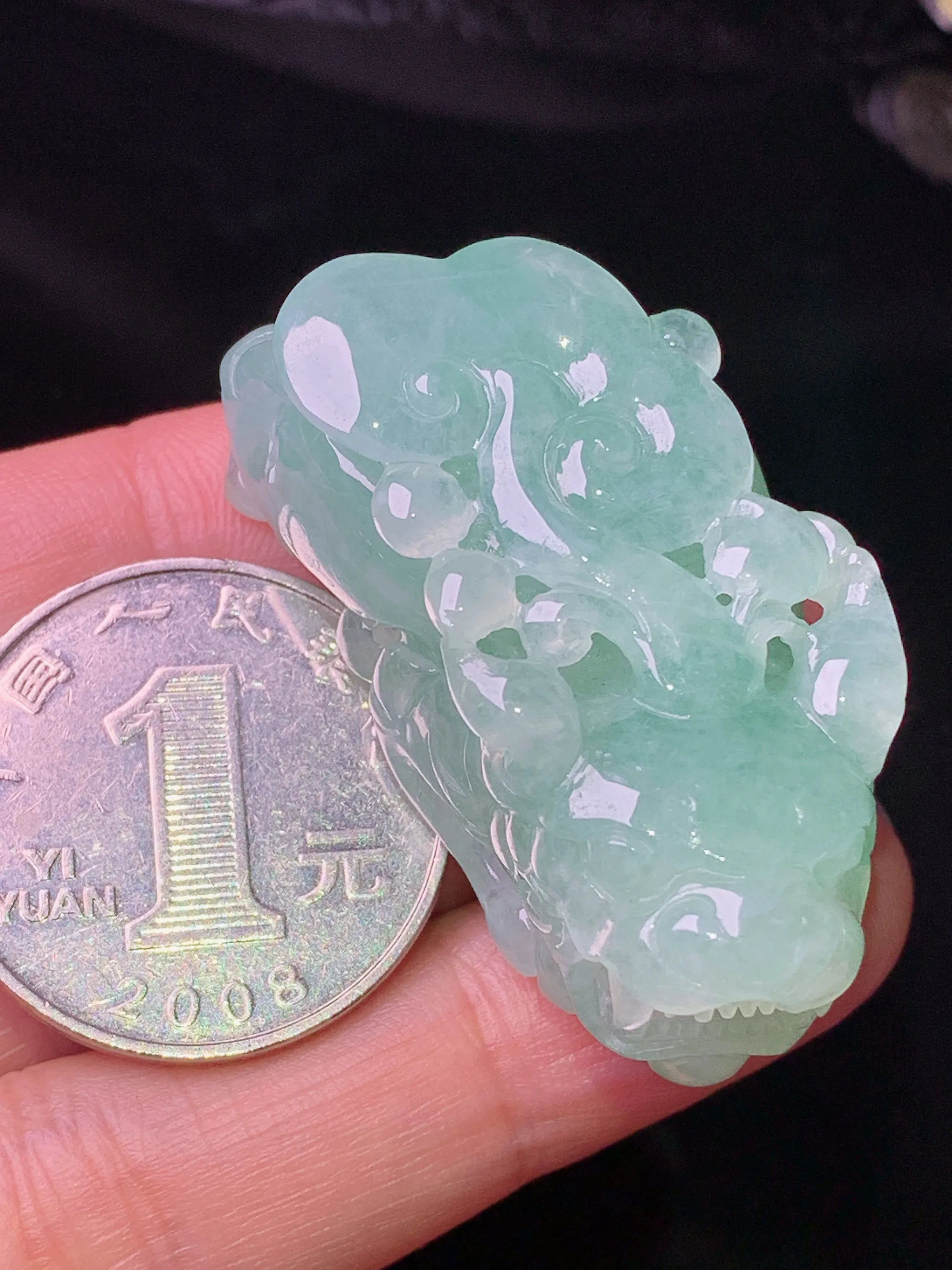 飘绿貔貅吊坠 玉质细腻 色泽清新艳丽 整体尺寸43.3*21.5*15.2