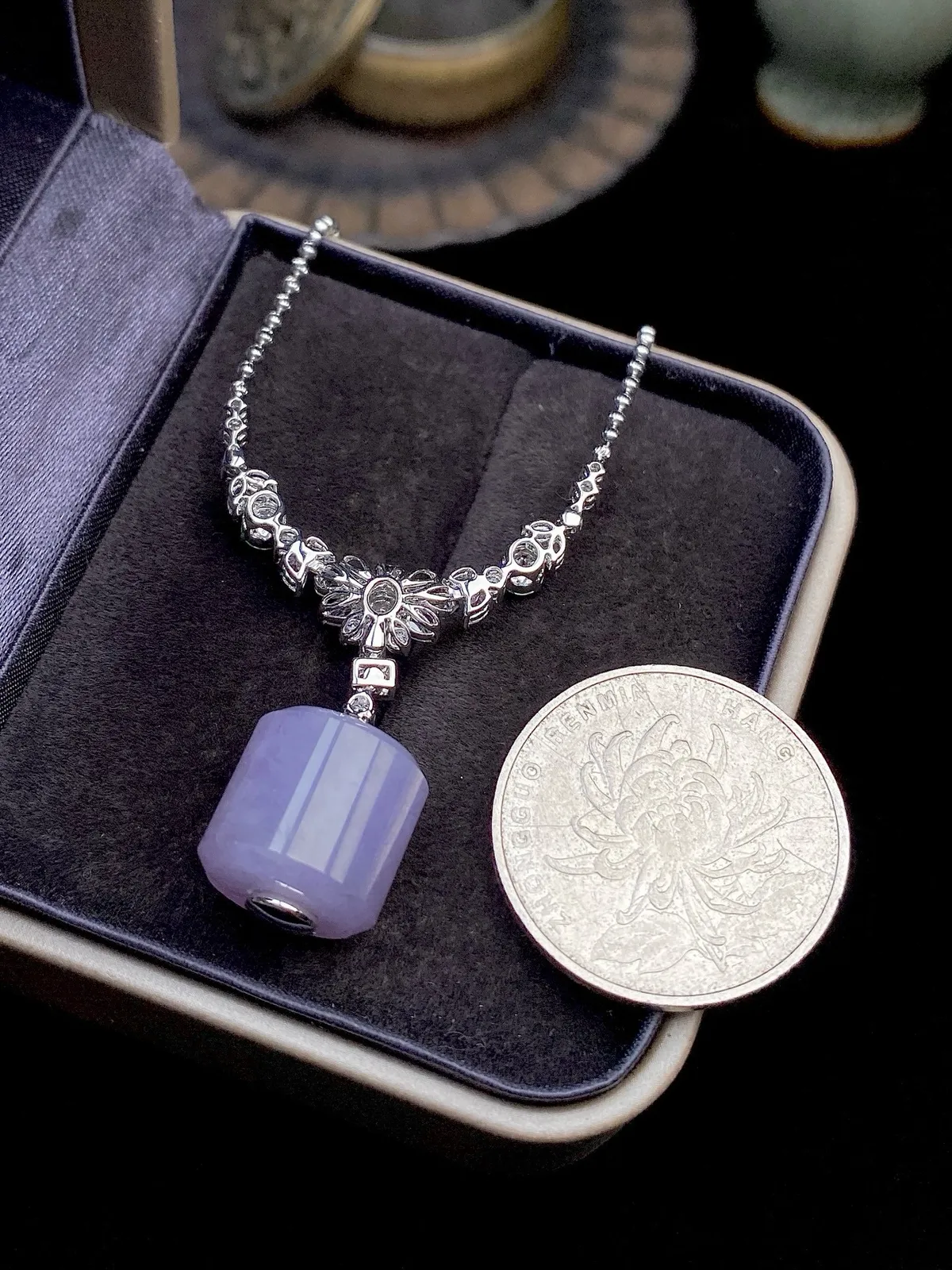 【冰种紫罗兰路路通锁骨链】种地上乘，冰感十足，通透起光，饱满圆润，18k金钻镶嵌，裸石尺寸12*12.7毫米。