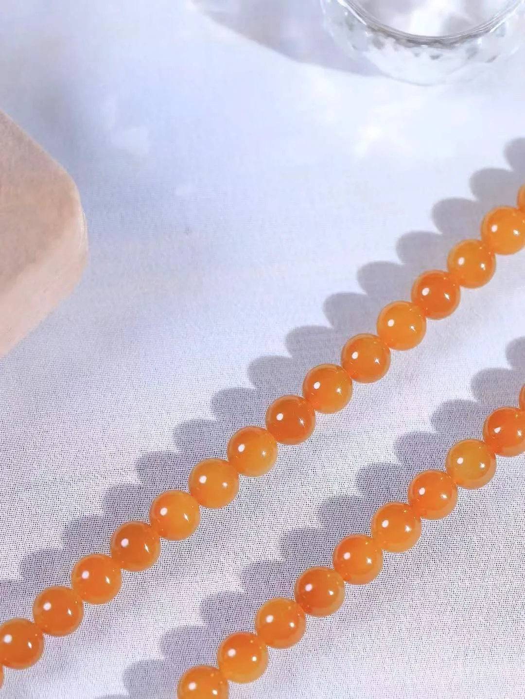 【珠圆玉润.项链】

收藏级臻品️和田玉糖玉珠圆玉润项链 玉质温润细腻  整串打磨圆润，佩戴舒适。珠珠落玉盘，间关莺语花底滑，一生美好时光，无论身在何处，都有它相伴相守。事事顺遂，幸福美满，吉祥如意。重85.2克 尺寸取一7.9mm  791251978A