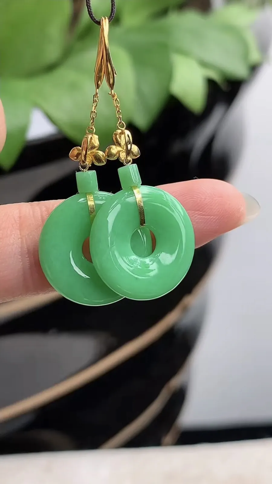 a货翡翠冰种18K金镶嵌满绿平安环耳坠 尺寸16×2.5mm 重量3.30g 1216