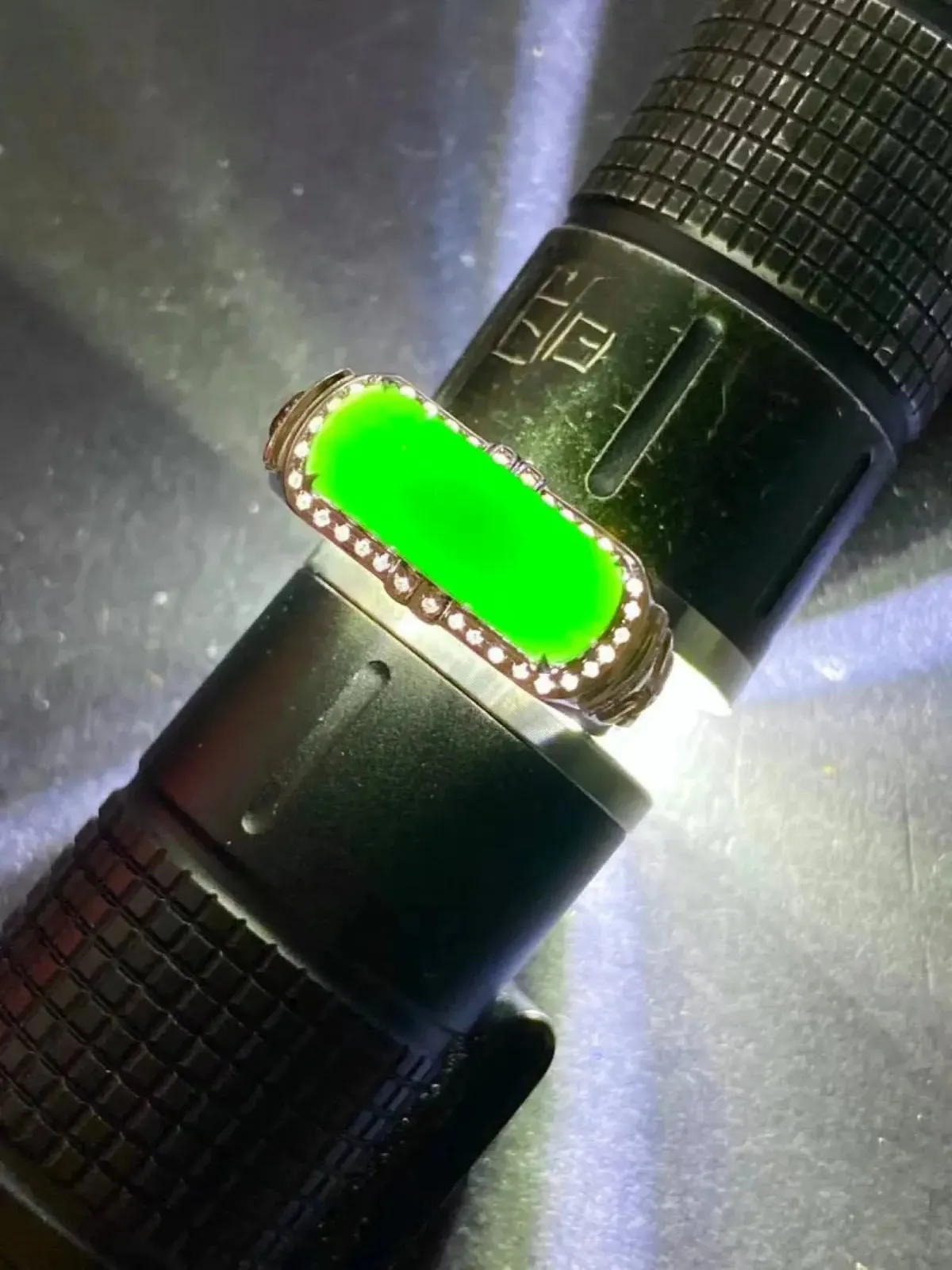 墨翠：【马鞍戒指】18K金+南非钻镶嵌，细腻干净，黑度极黑，性价比高·做工精致，打灯透绿 裸石尺寸：