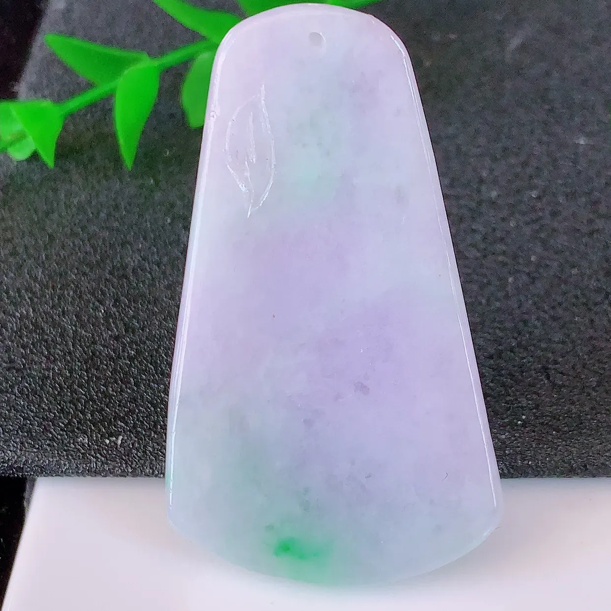 自然光实拍，春带彩翡翠喜上眉梢吊坠，时人之家，闻鹊声皆以为喜，故谓喜鹊报喜。”题材有喜上眉梢，双喜临门，花开富贵的美好意义。 性价比超值！#57.16