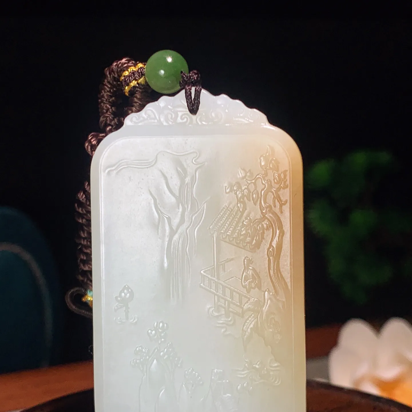 和田玉糖料站观音牌子挂件。尺寸65/38/8重50.5克。玉质细腻油润。手推出油。品相大气。lt251220