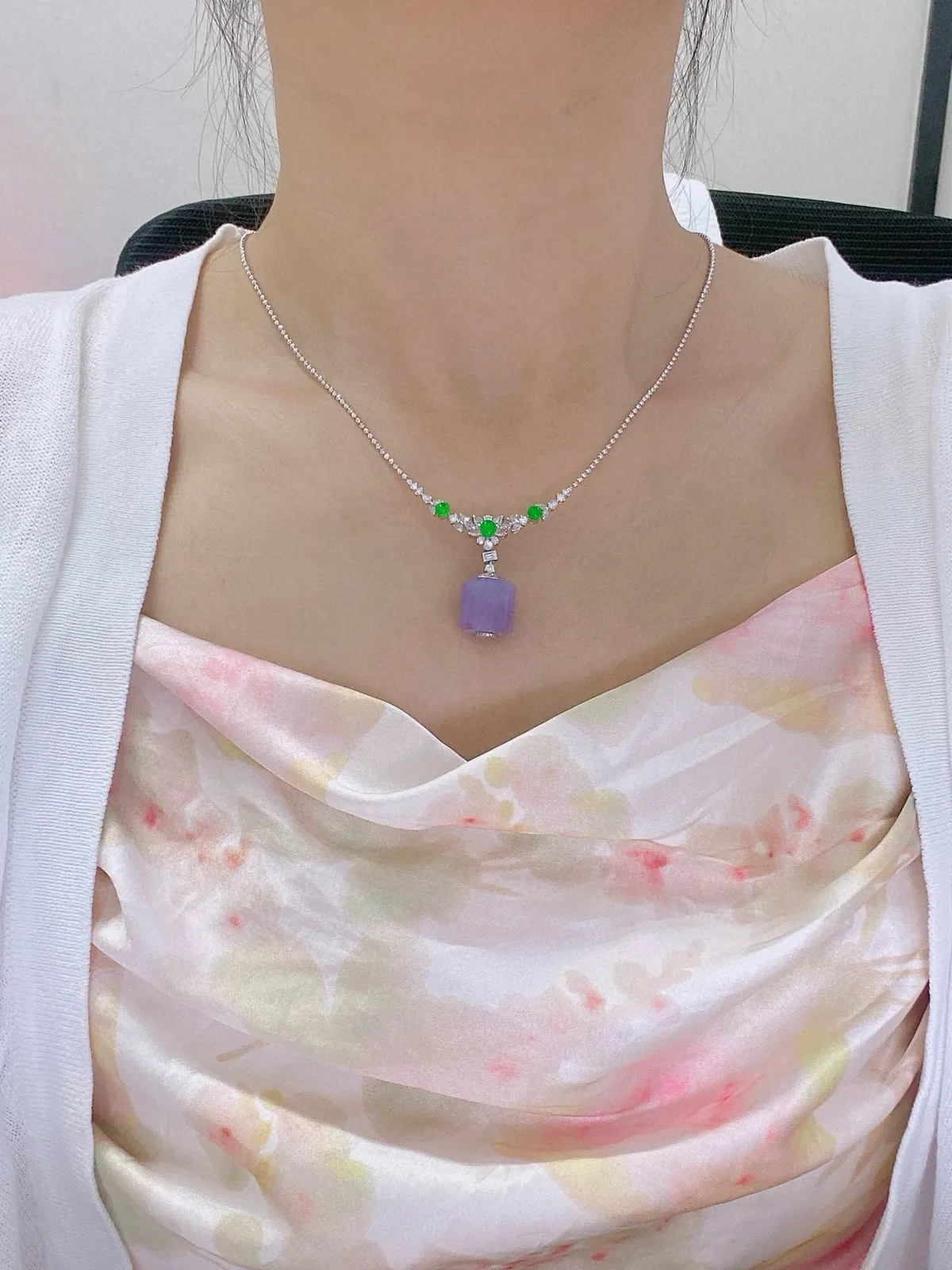 【冰种紫罗兰路路通锁骨链】种地上乘，冰感十足，通透起光，饱满圆润，18k金钻镶嵌，裸石尺寸12*12.7毫米。