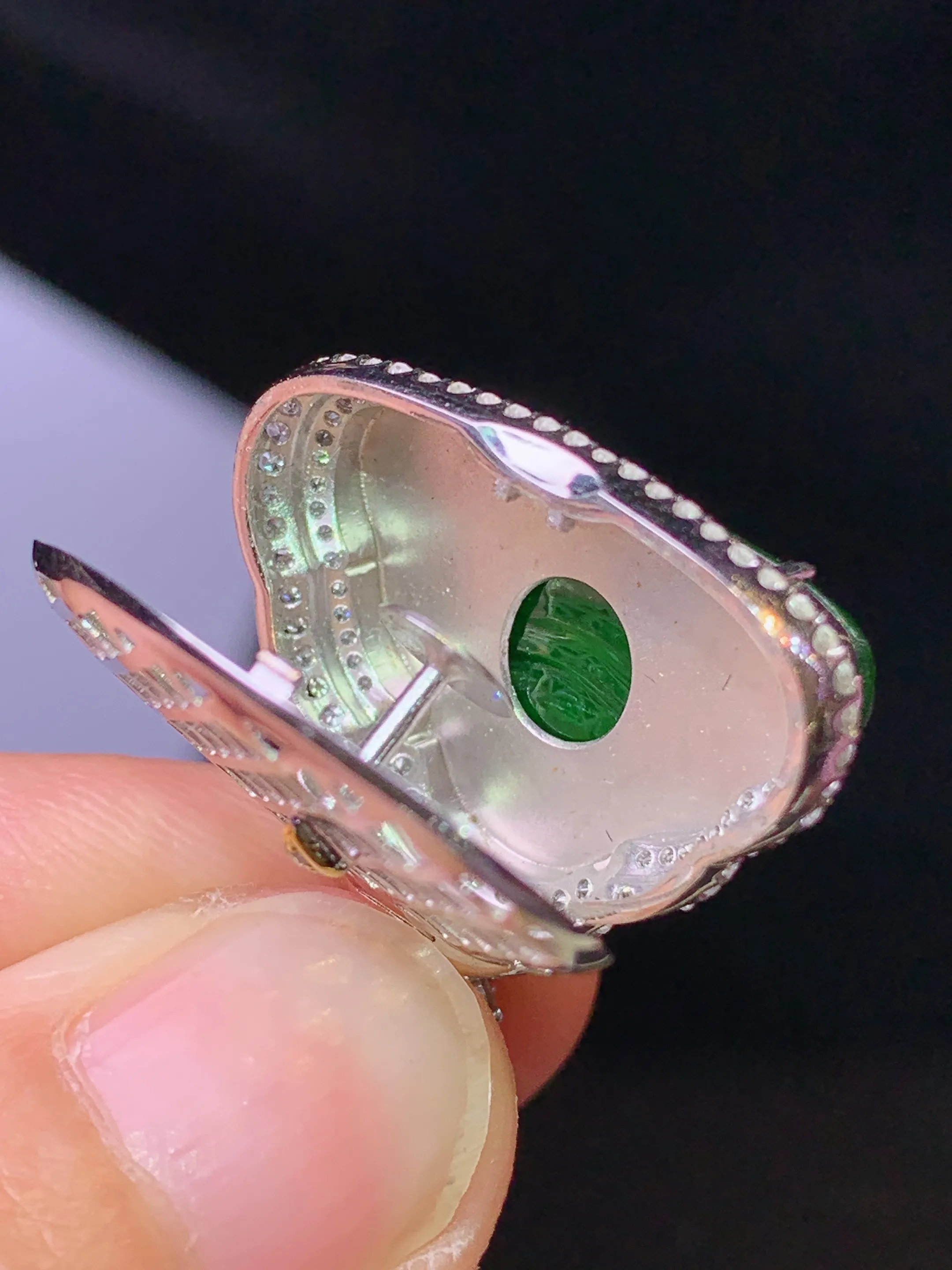 18k金钻镶嵌满绿佛公吊坠 玉质细腻 色泽清新艳丽 整体尺寸25.2*23.8*8.3