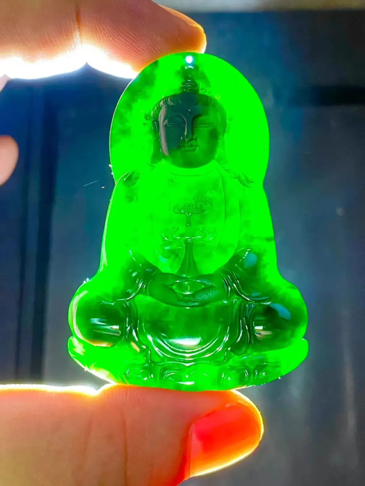 墨翠【立体观音】细腻干净，黑度好、性价比高，雕工精湛，打灯透绿‘