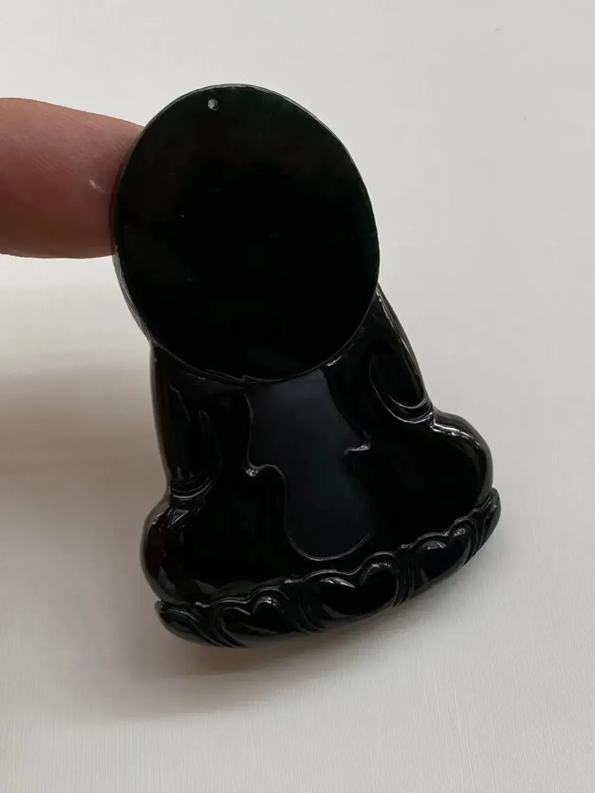 墨翠【立体观音】细腻干净，黑度好、性价比高，雕工精湛，打灯透绿‘