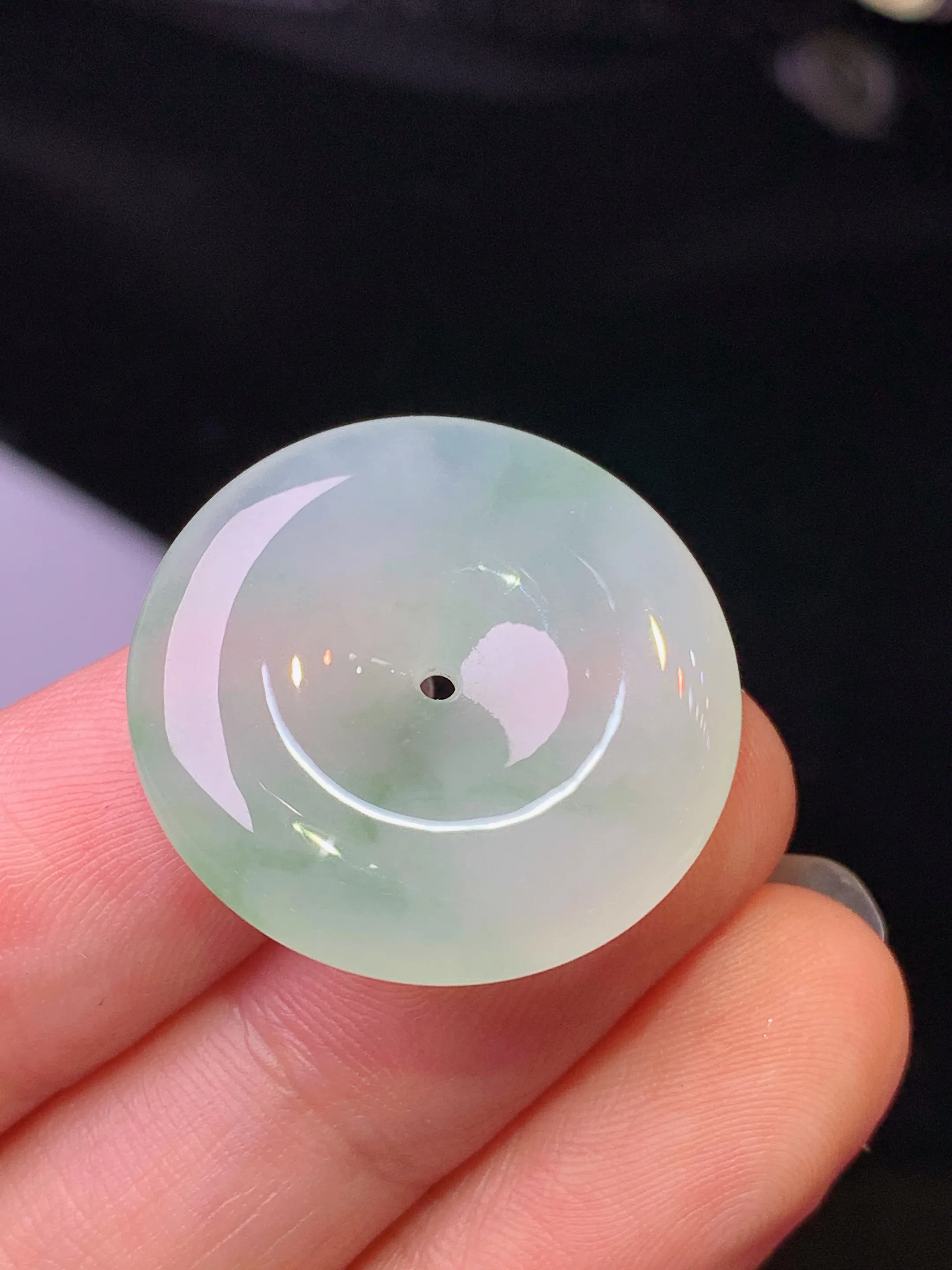 飘绿平安扣吊坠 玉质细腻 色泽清新艳丽 整体尺寸24.5*5.5