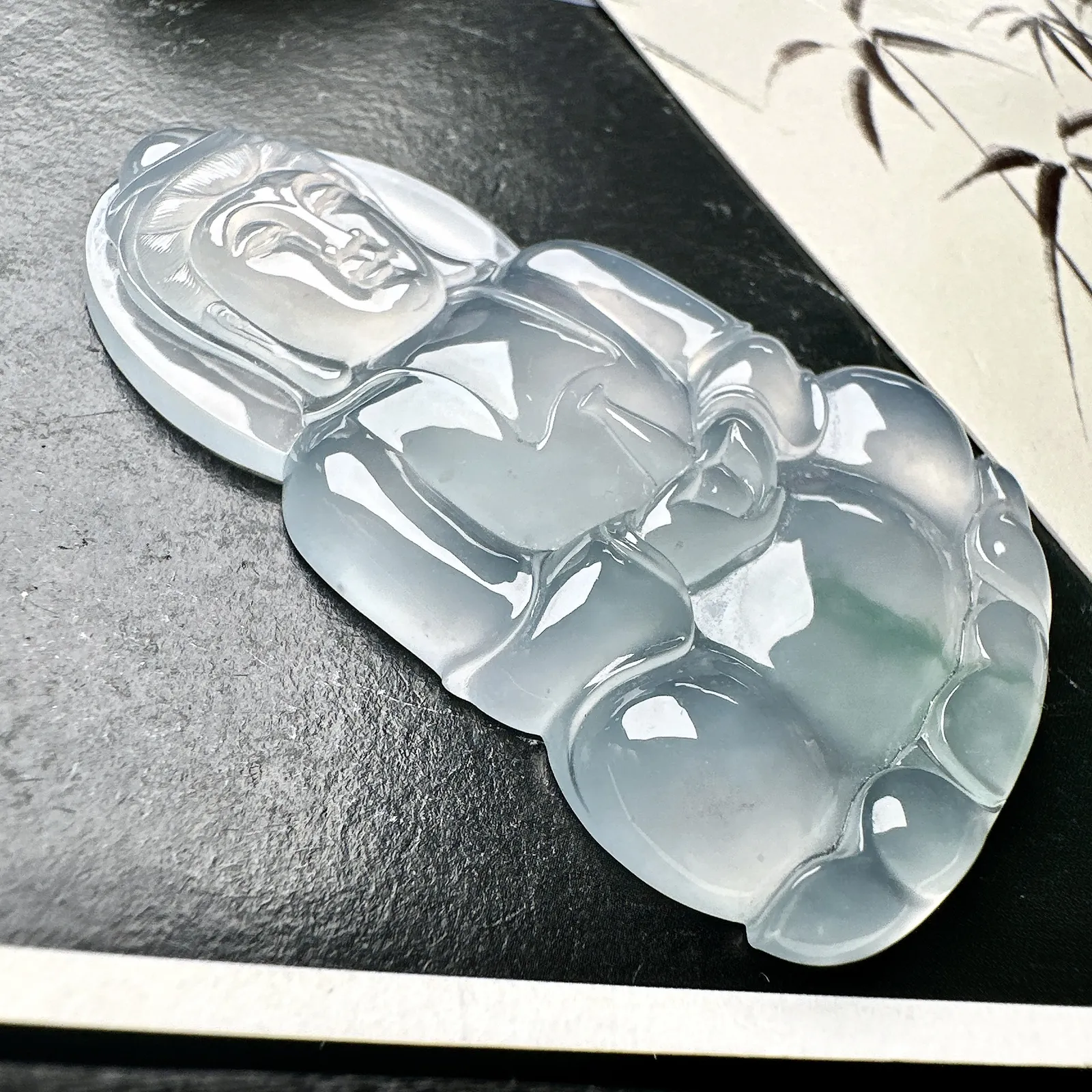 【冰种飘花正装观音吊坠】质地细腻，通透度上佳，冰感十足，适合佩戴，收藏品质