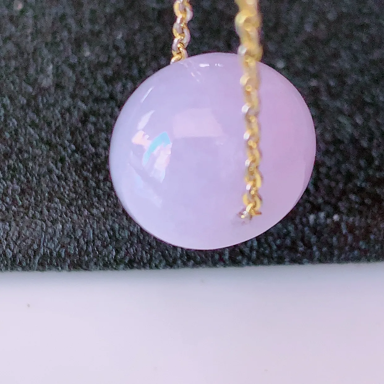 自然光实拍，冰润紫罗兰翡翠路路通吊坠，寓意好运连连，路路畅通，经典款式，财运滚滚， 路路通，佩戴效果