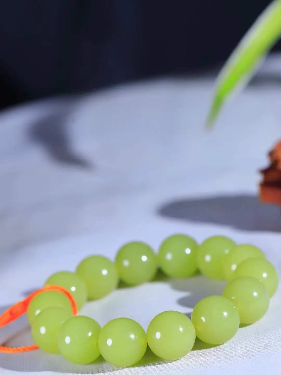 【珠圆玉润.手串】

精品和田玉黄口珠圆玉润手串 玉质温润细腻  整串打磨圆润，佩戴舒适。珠珠落玉盘