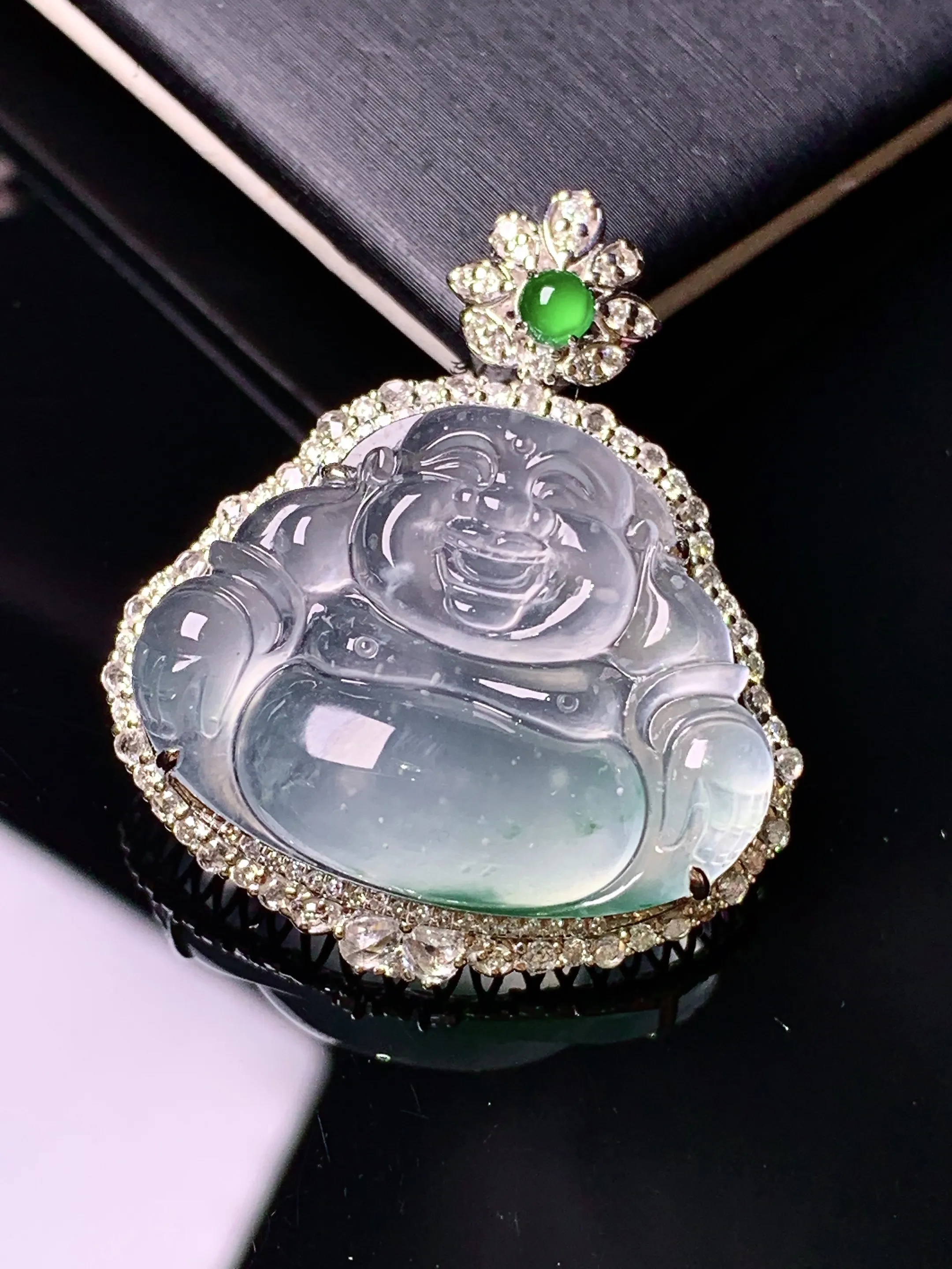 18k金钻镶嵌冰种佛公吊坠 玉质细腻 色泽清新艳丽 整体尺寸34.6*29.5*10.8