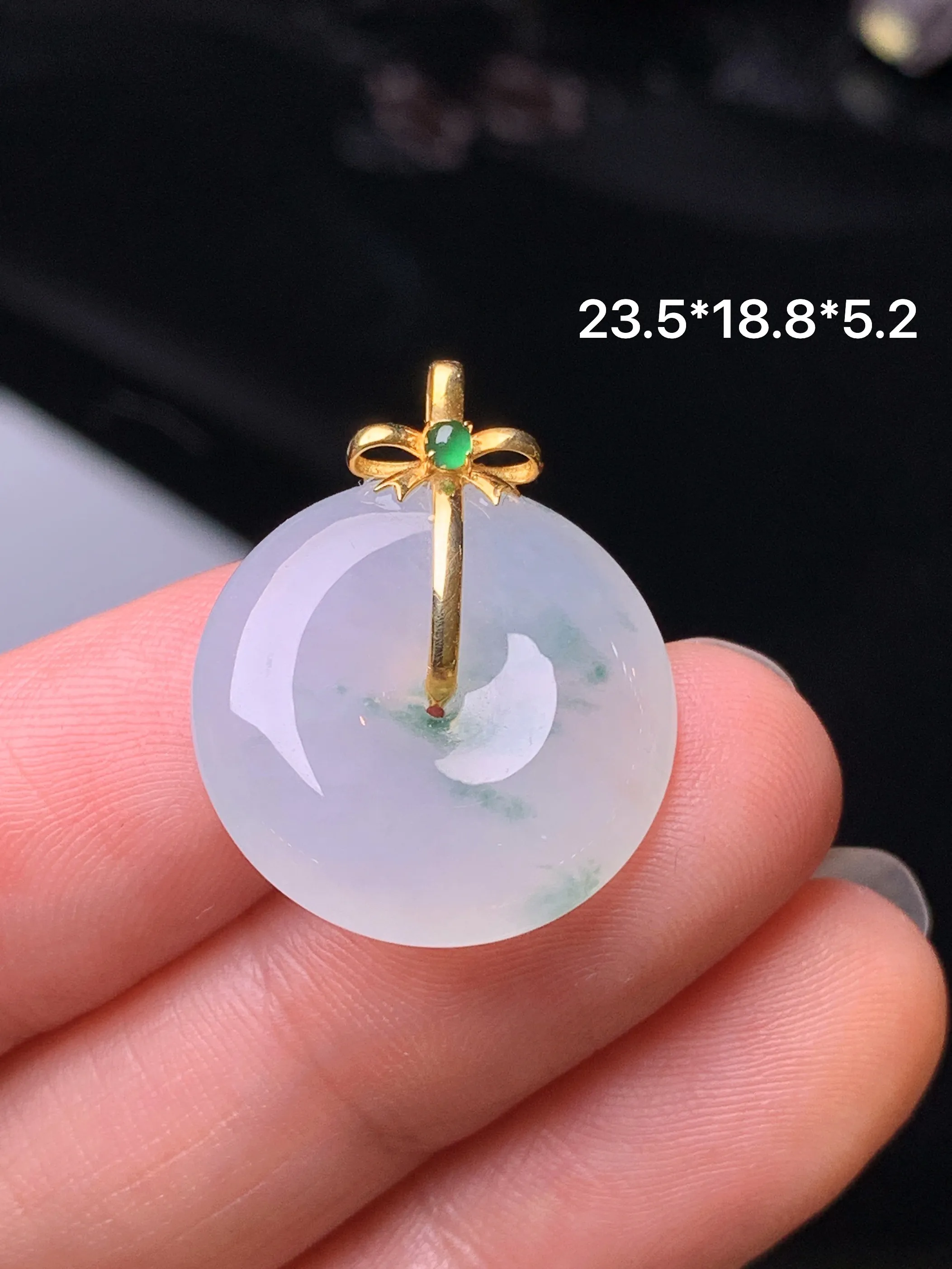 18k金镶嵌冰种平安扣吊坠 玉质细腻 色泽清新艳丽 整体尺寸23.5*18.8*5.2