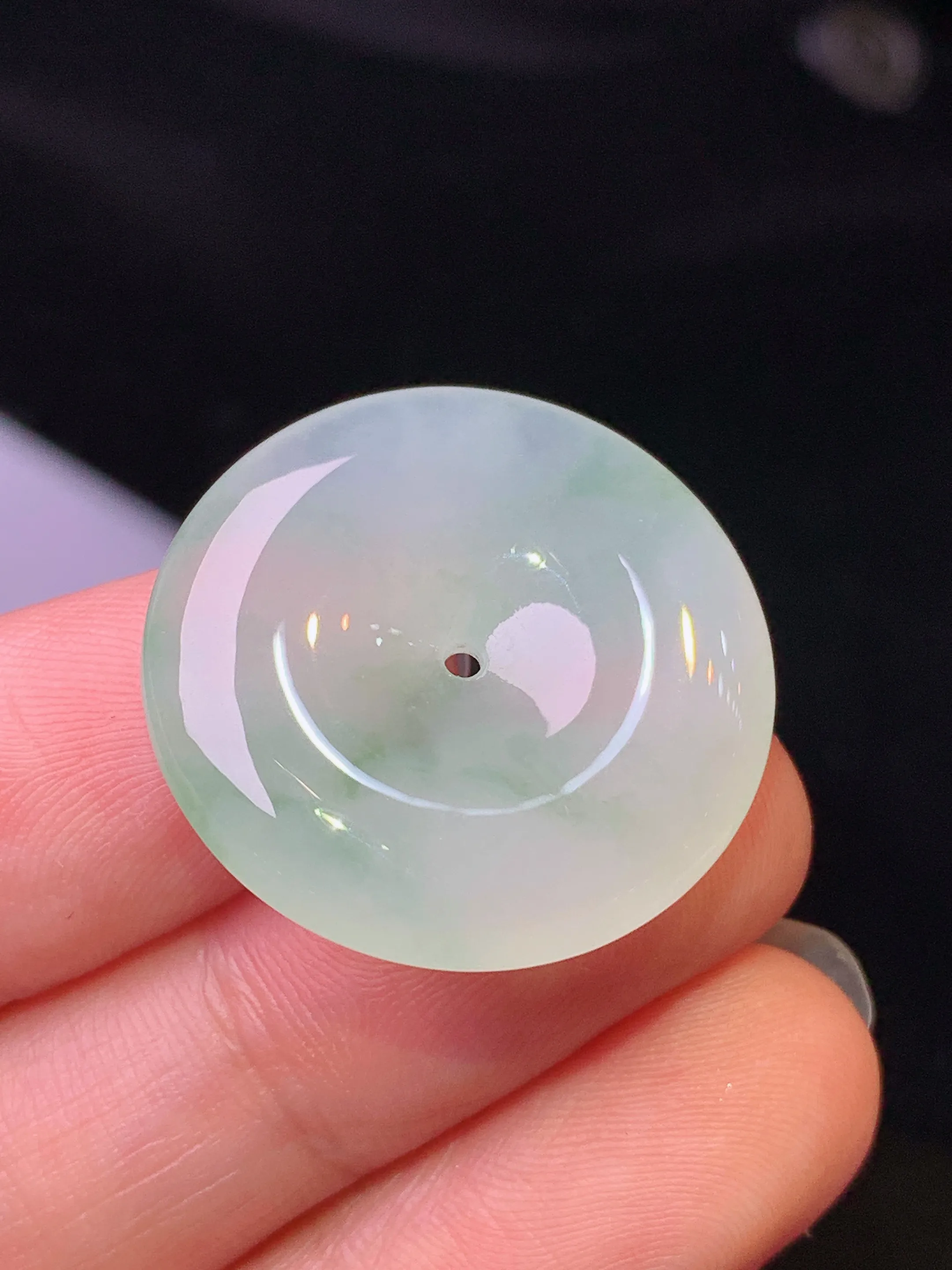 飘绿平安扣吊坠 玉质细腻 色泽清新艳丽 整体尺寸24.5*5.5