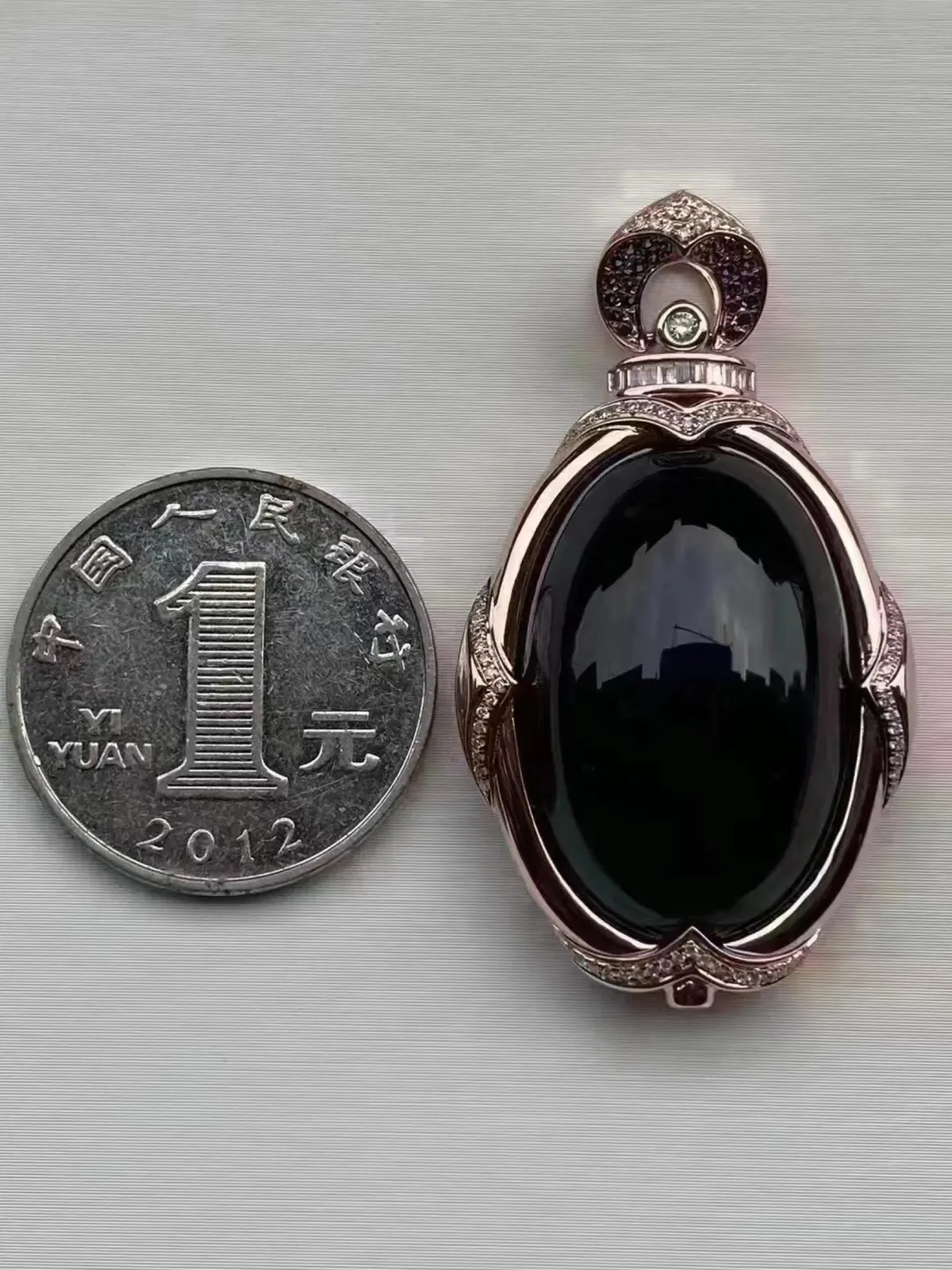 墨翠【鸽子蛋】18K金+南非钻镶嵌，细腻干净，黑度极黑，性价比高，雕工精湛，打灯透绿 裸石尺  30.0*18.8