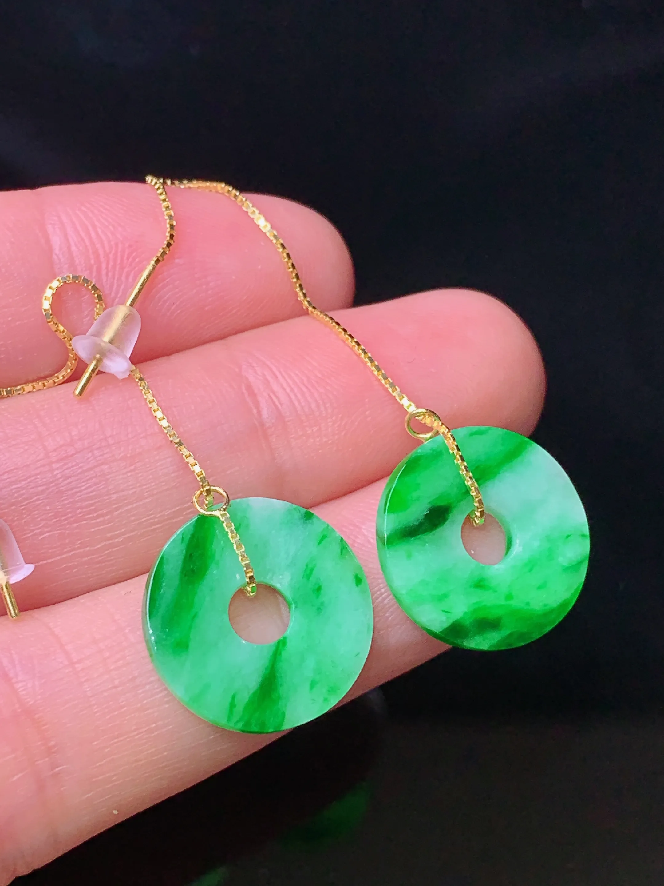 925银镶嵌翠绿平安环耳坠 玉质细腻 色泽清新艳丽 整体尺寸15*2