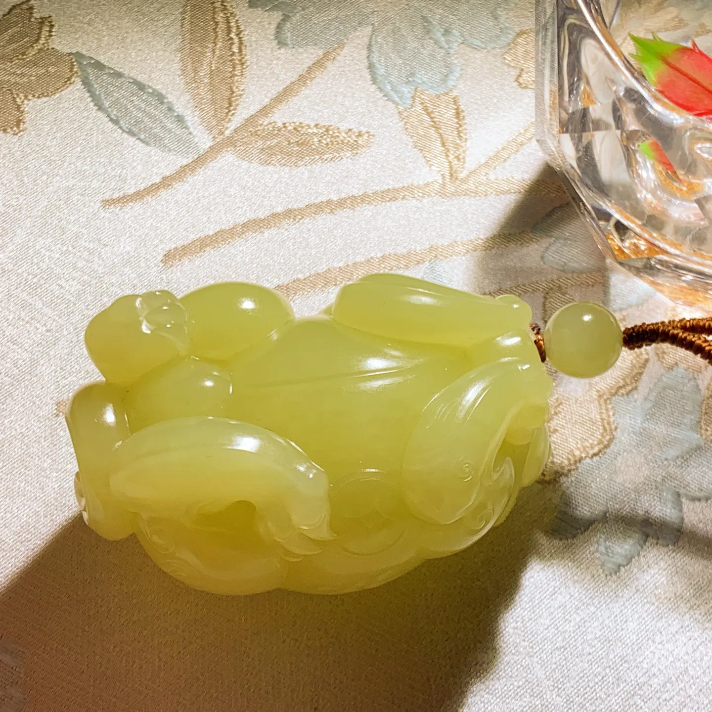 收藏级！新疆和田玉若羌黄口料招财进宝貔貅把件 鸡油黄 尺寸60/39/38重142克。玉质细腻油润。手推出油。品相大气。lt251220