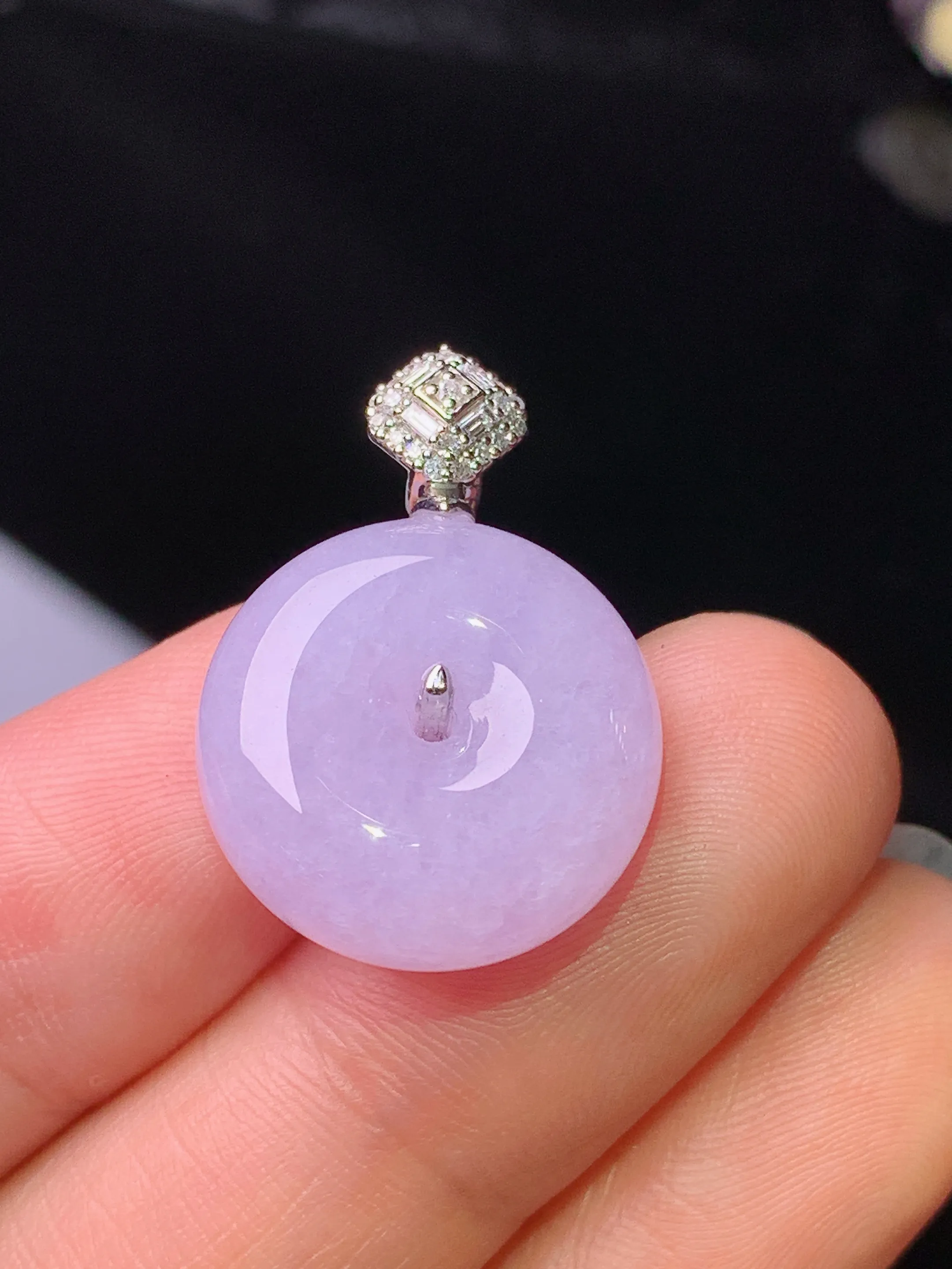 18k金钻镶嵌紫罗兰平安扣吊坠 玉质细腻 色泽清新艳丽 整体尺寸24*17*7.3