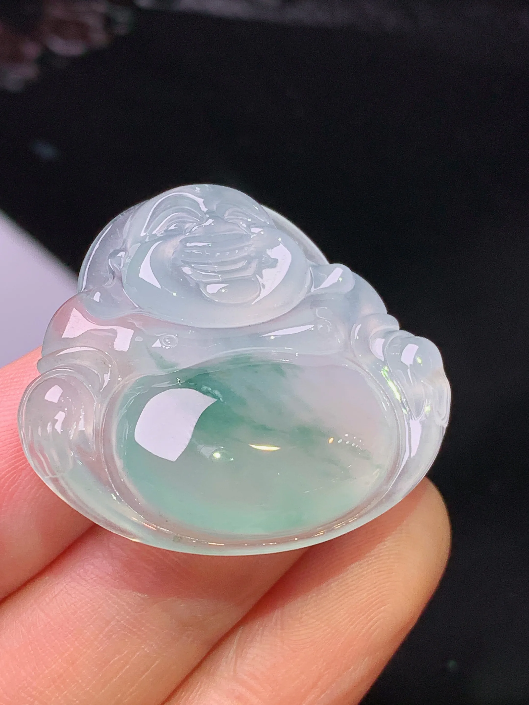 冰种飘绿佛公吊坠 玉质细腻 色泽清新艳丽 整体尺寸30.6*34*6.2