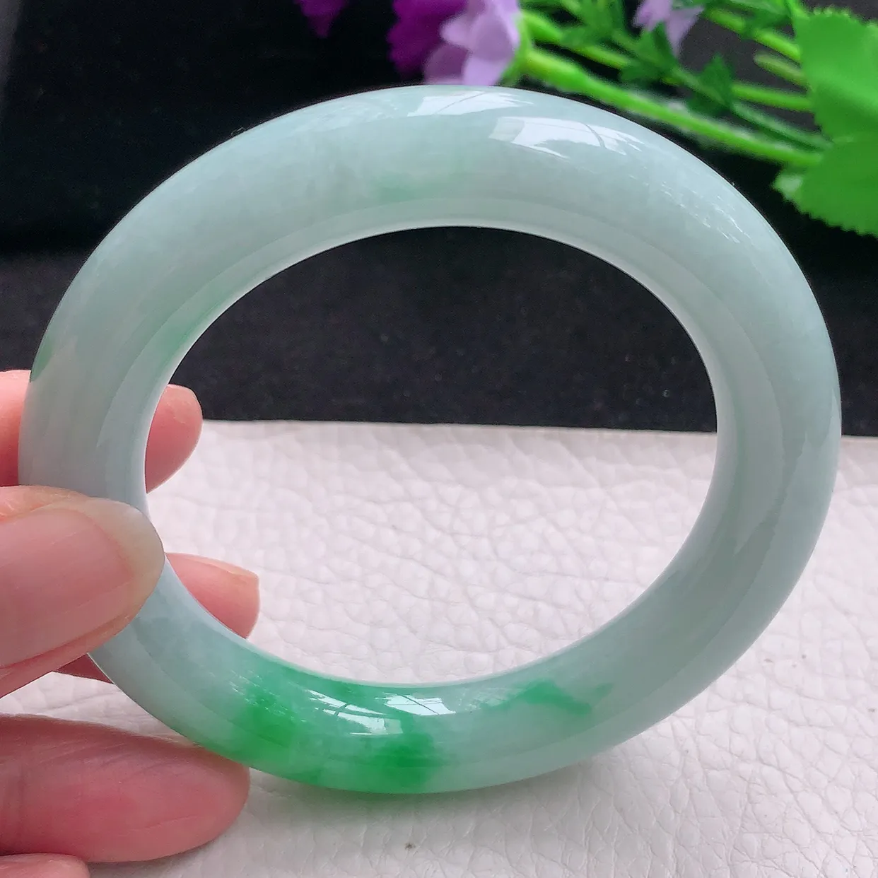 jx自然光56.5*12*11.5胖圆镯 缅甸翡翠a货玉手镯飘绿圆条玉手环