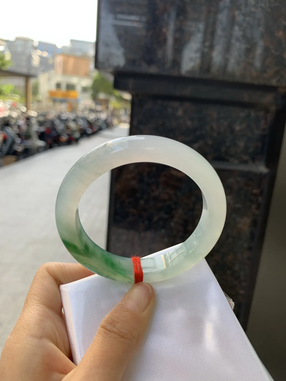 完美，冰润清爽，似云雾里的青松