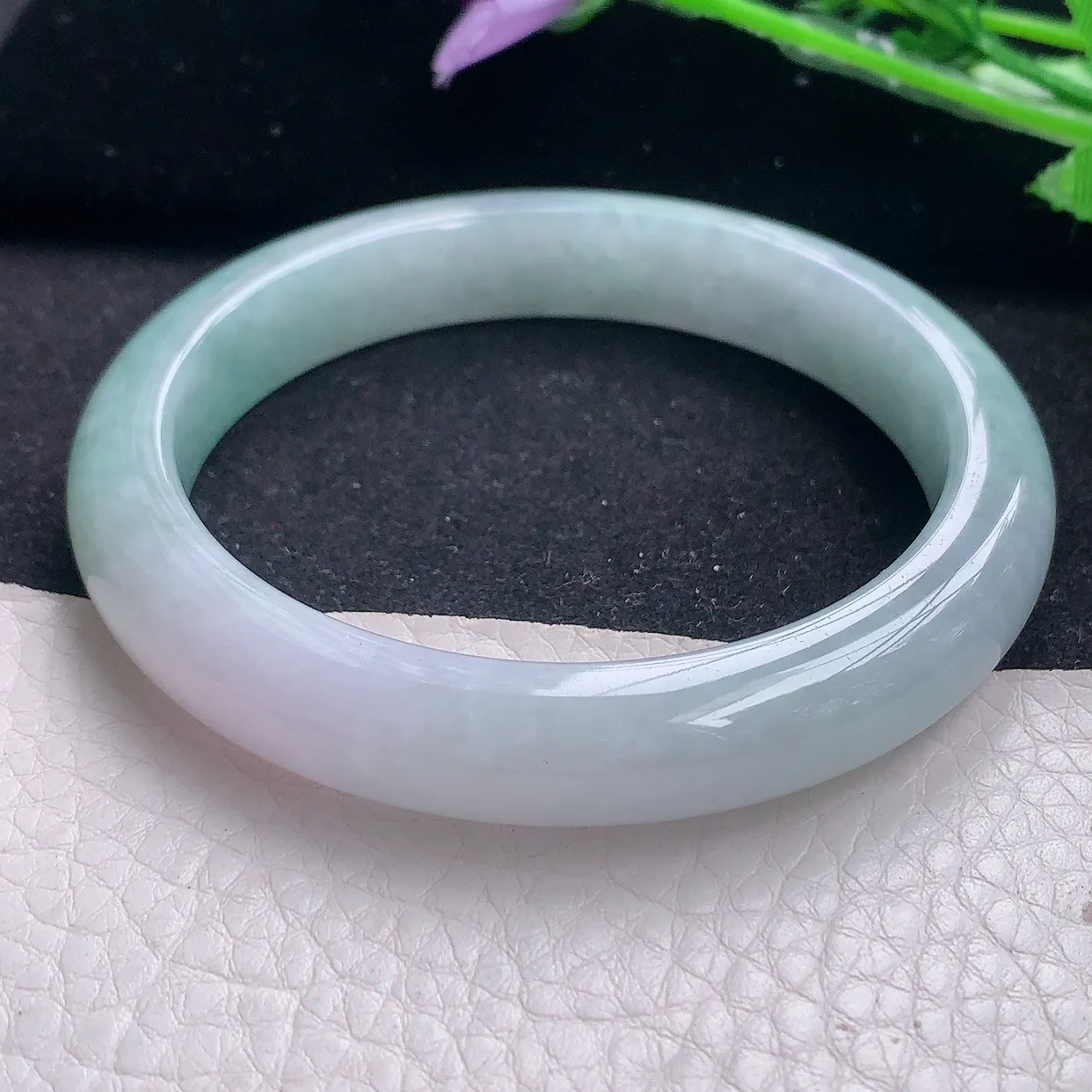 n自然光58*11*8.3平安镯 翡翠A货玉手镯浅绿清新宽边玉手环