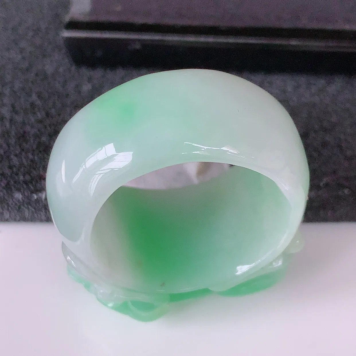 自然光实拍，貔貅扳指，20mm内径飘绿翡翠扳指，冰润指环，玉扳指，戒指，财源滚滚，玉质细腻起胶，23圈口，种水好！#1.20尺寸20-32.5*13.8*8.2