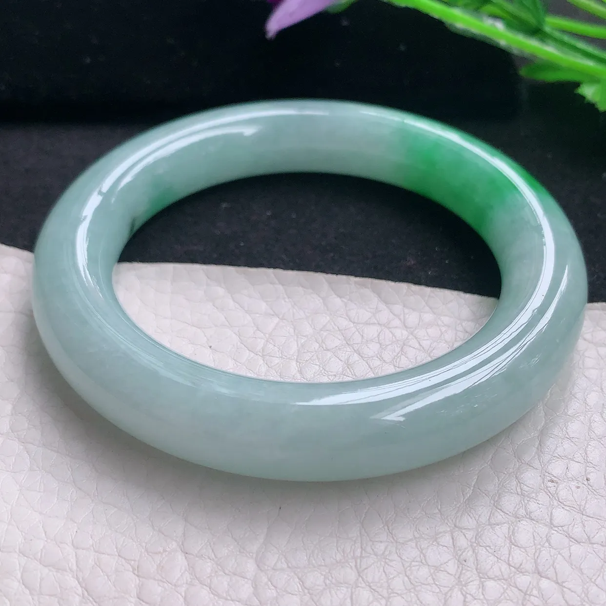 jx自然光56.5*12*11.5胖圆镯 缅甸翡翠a货玉手镯飘绿圆条玉手环