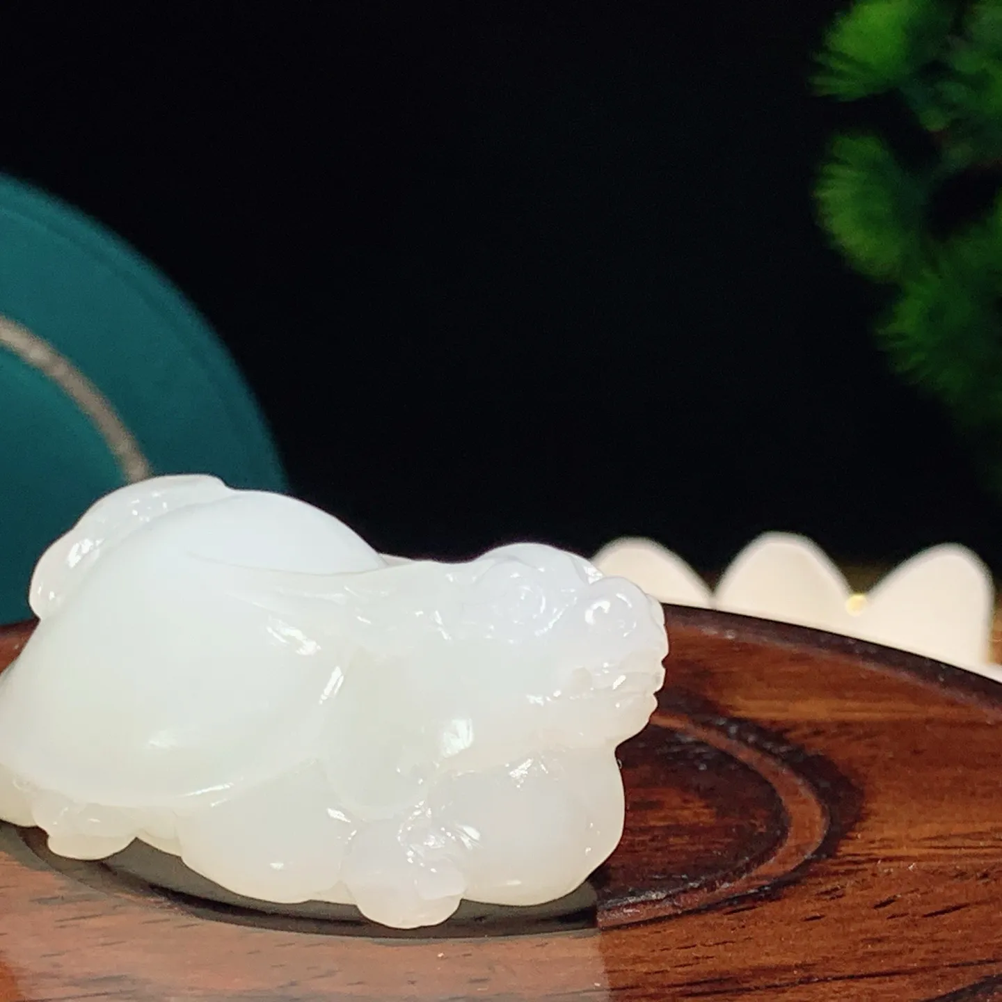 和田玉白玉羊脂白富贵长寿龙龟挂件。尺寸41/27/19重30克。玉质细腻油润。手推出油。佩戴高端典雅。lt251220