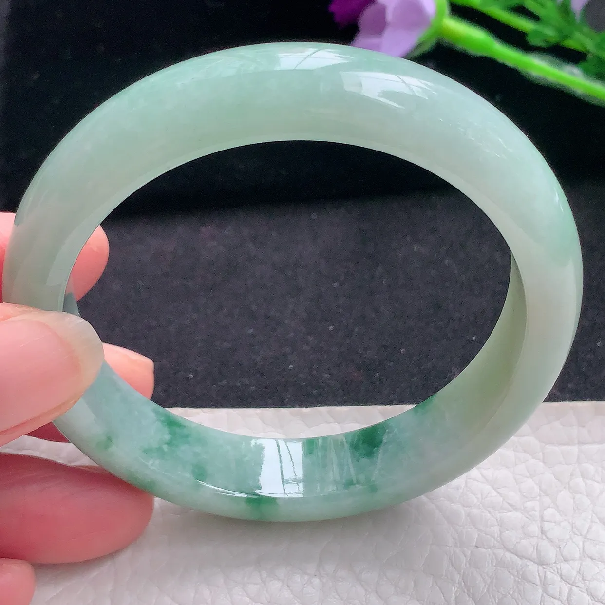 js自然光56.5*13*7.8美人镯 缅甸翡翠a货水润飘花宽边玉手镯玉手环