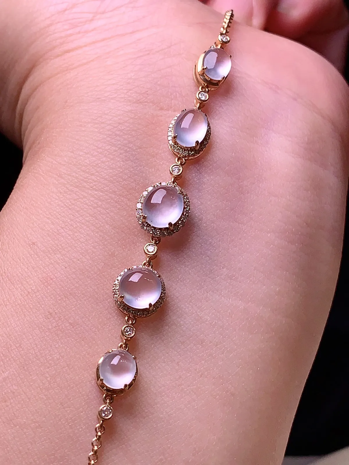 18k金钻镶嵌玻璃种蛋面手链 玉质细腻 色泽艳丽 整体尺寸65.8*8.2*5.8