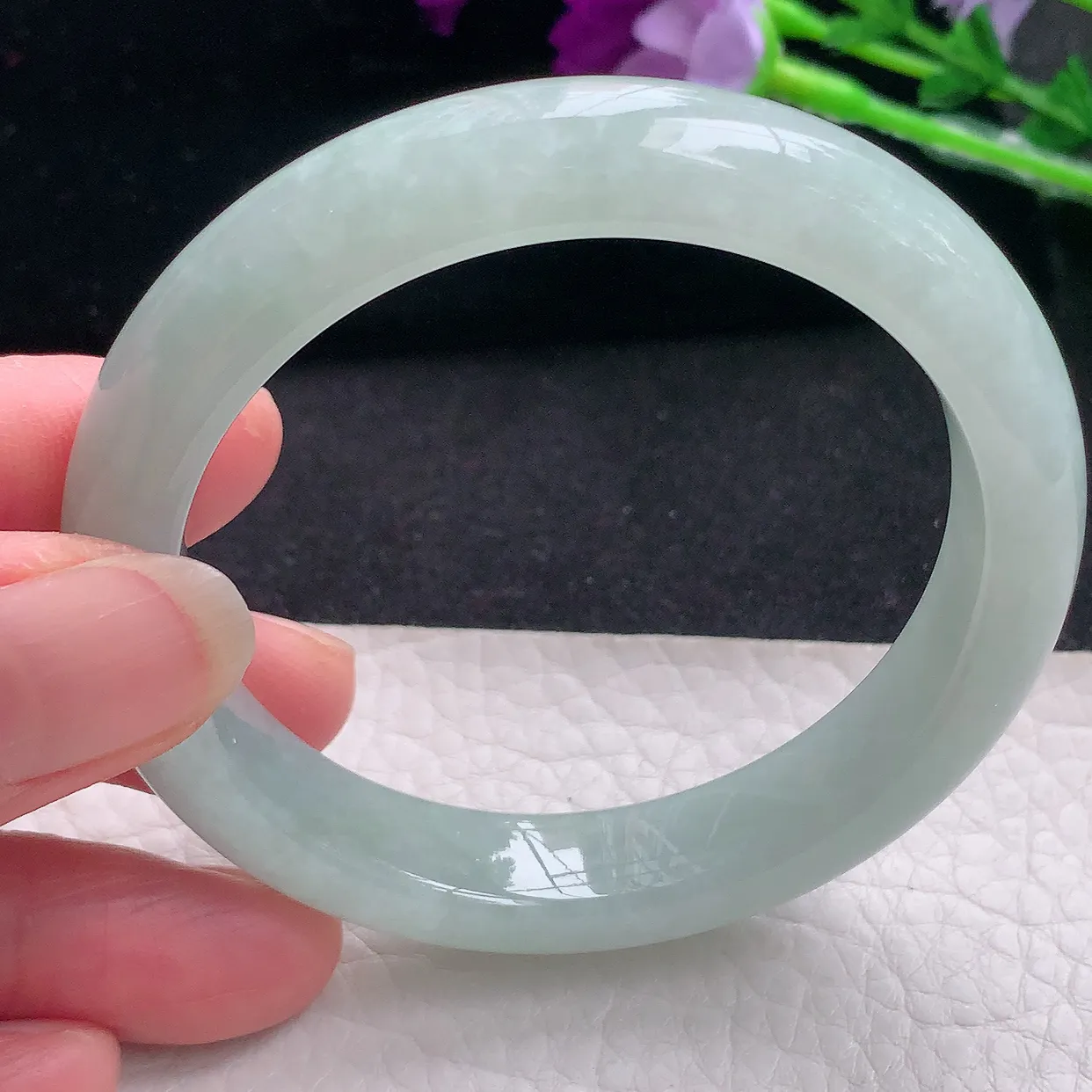 xx自然光54*11.3*8平安镯 翡翠A货水润浅绿宽边玉手镯玉手环