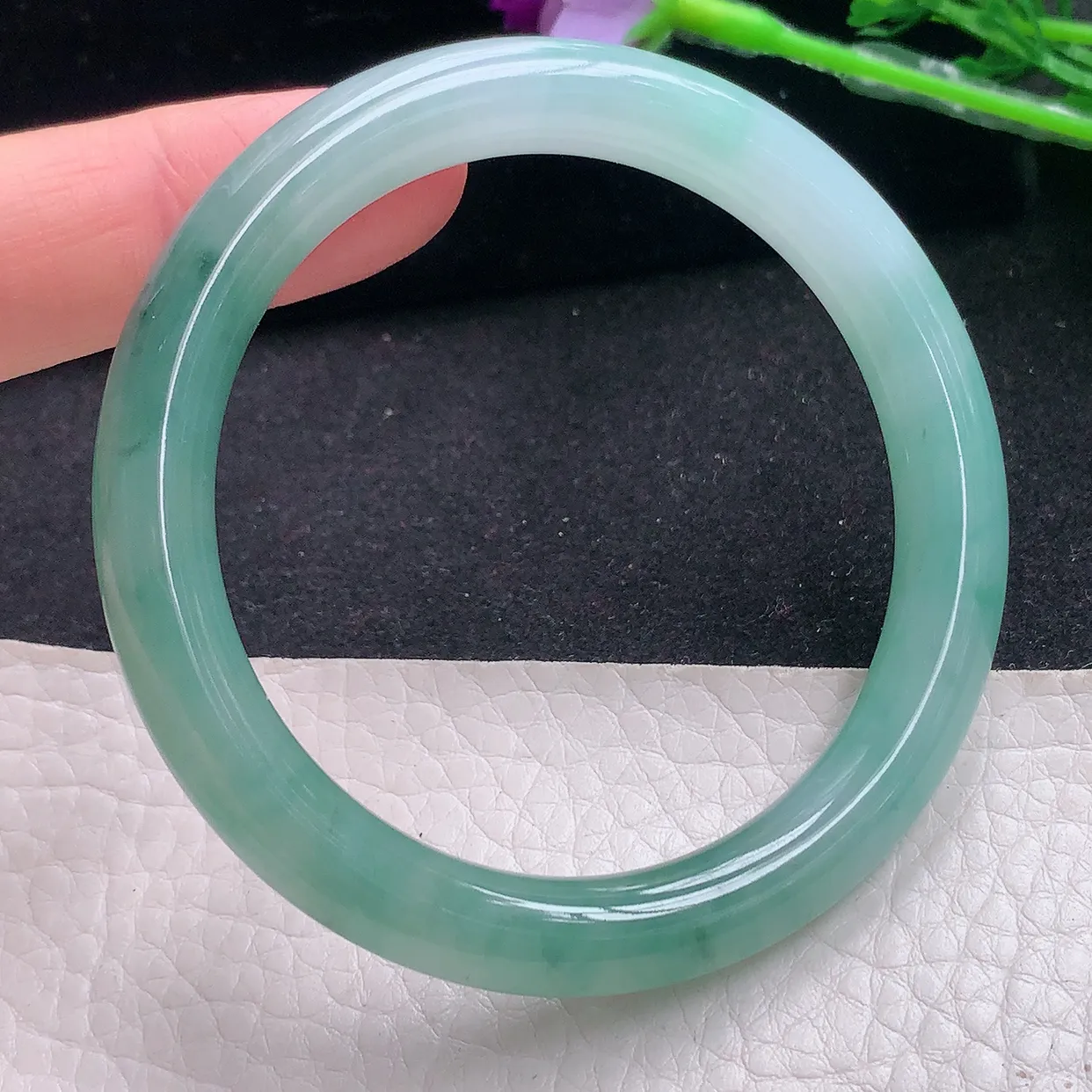 xo自然光53.5*8.5美人镯 缅甸翡翠A货飘花圆条玉手镯玉手环