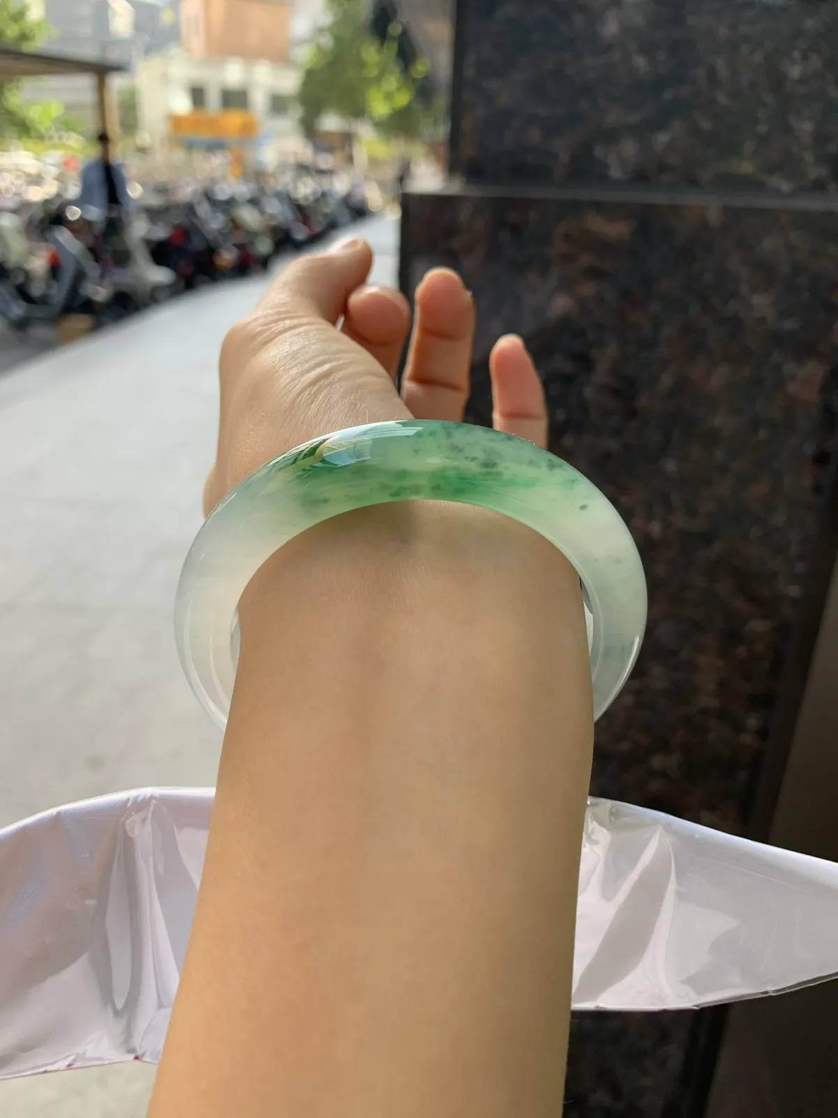 完美，冰润清爽，似云雾里的青松