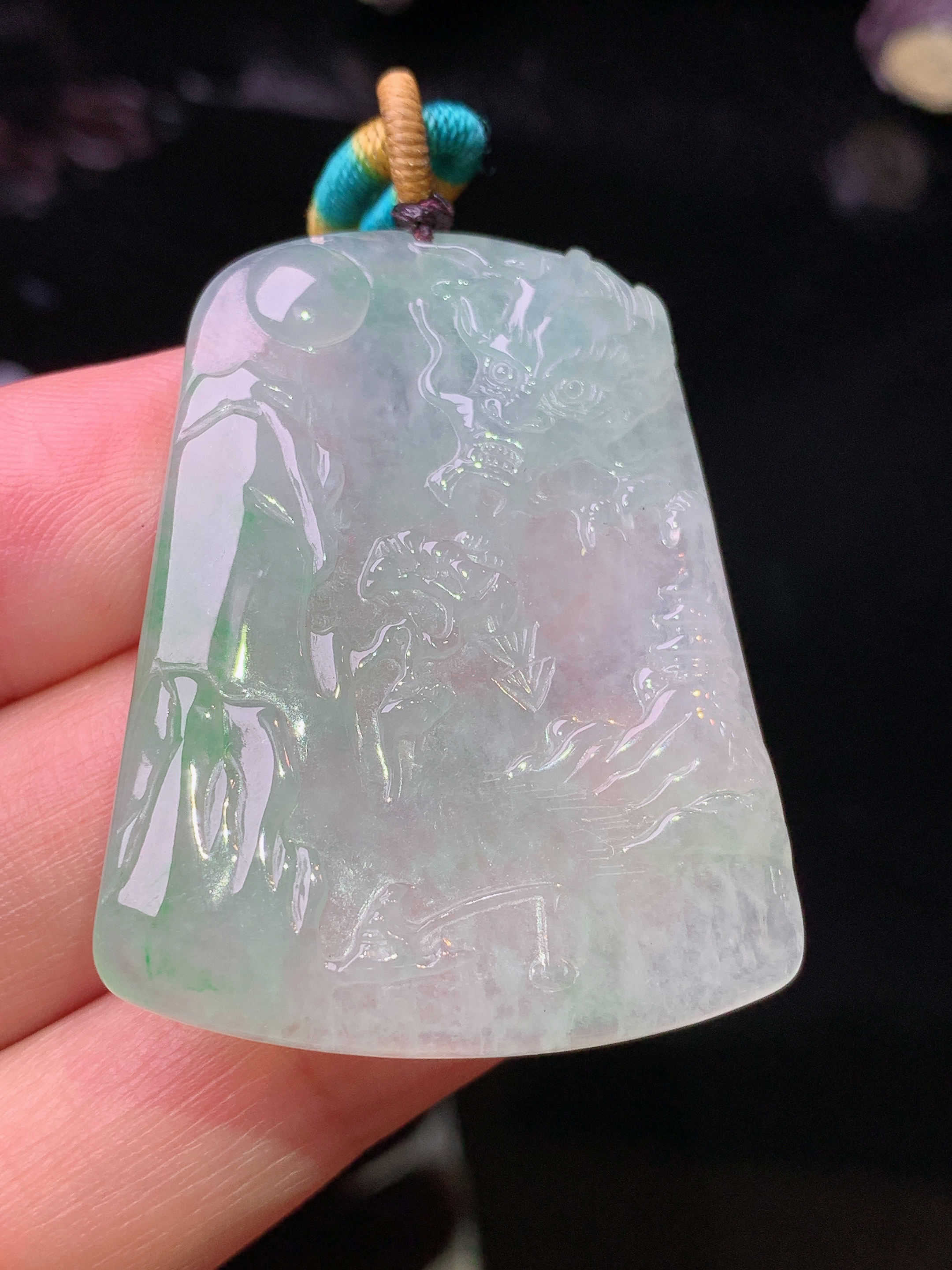 冰种飘绿山水龙牌吊坠 玉质细腻 色泽清新艳丽 整体尺寸41.2*32.2*4.5