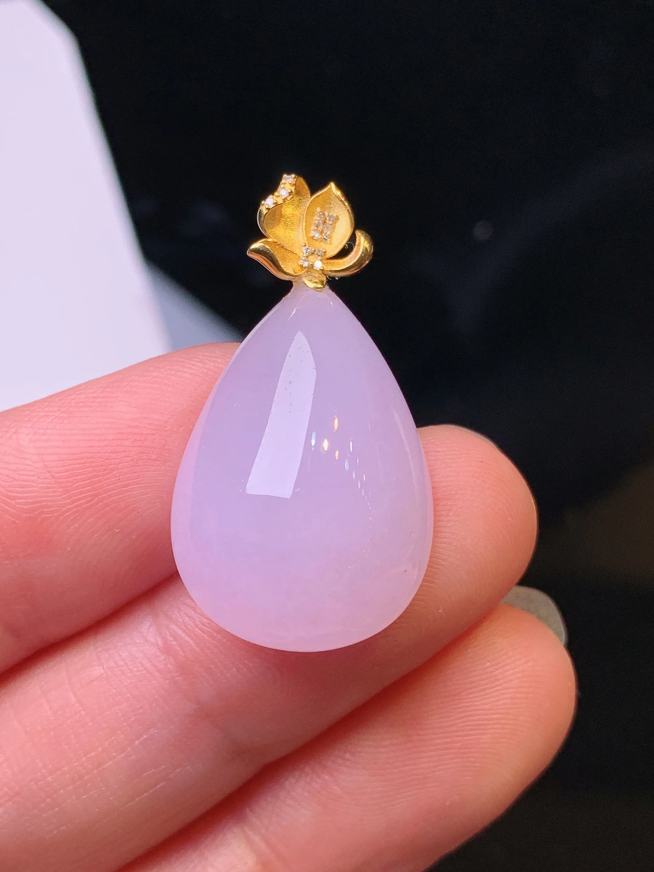 18k金镶嵌紫罗兰水滴吊坠 玉质细腻 色泽清新艳丽 整体尺寸29.2*15.7*10