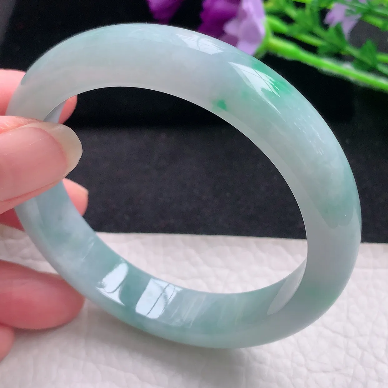 ee自然光58*13.6*8.5平安镯 缅甸翡翠A货飘绿宽边玉手镯玉手环