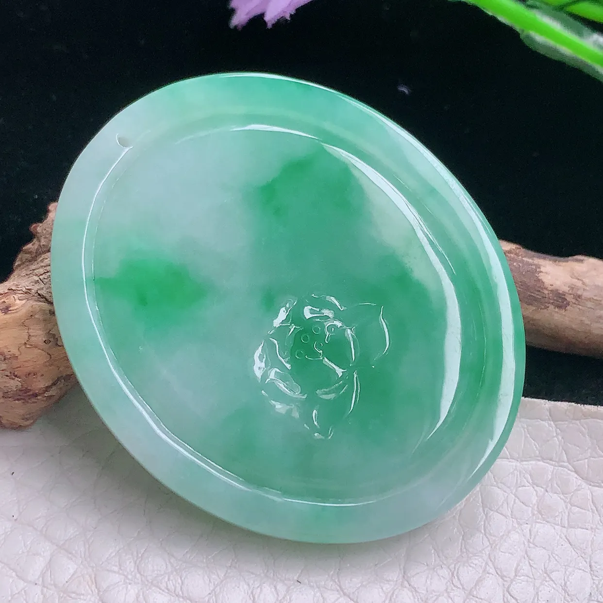 Ktj实拍47.8*40*5.6天然翡翠a货生肖老虎吊坠浅绿精雕上山虎玉坠 虎虎生威