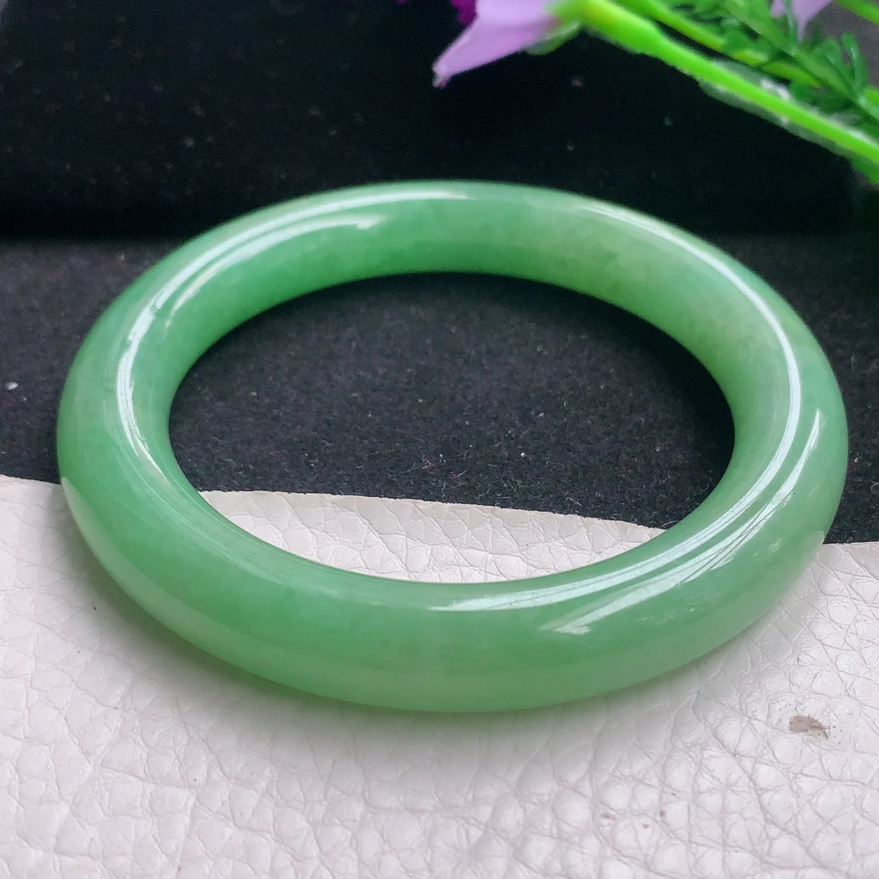 yh自然光56.5*10.6美人镯 翡翠玉手镯水润满绿圆条玉手环 美人镯