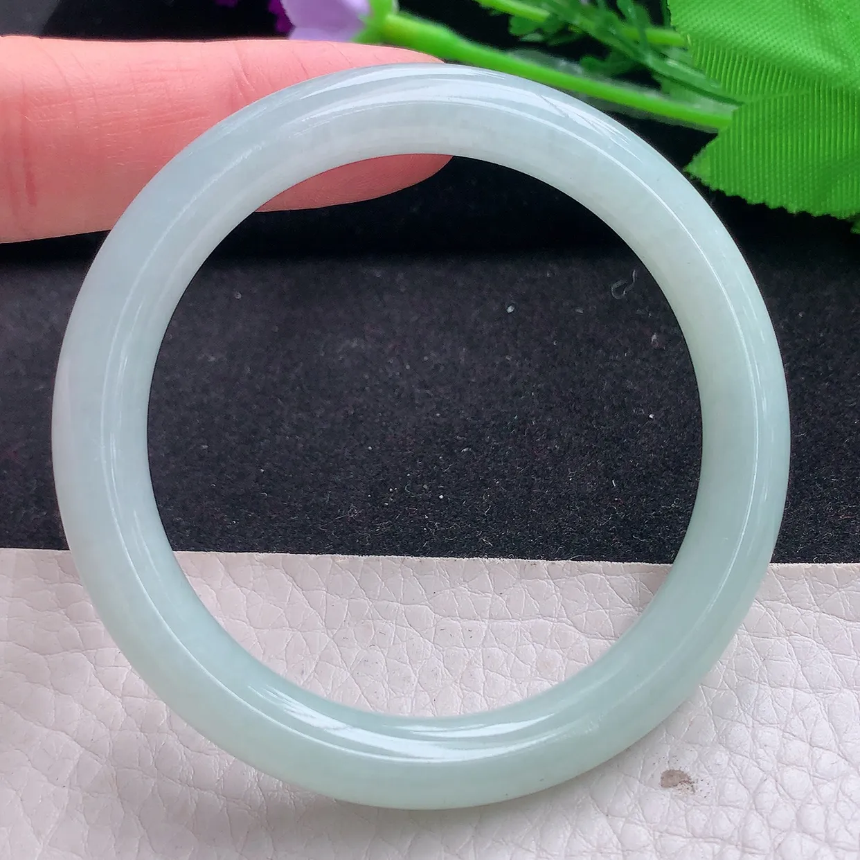 n小圈口52*8美人镯 翡翠A货玉手镯浅绿水润圆条玉手环 叮当镯